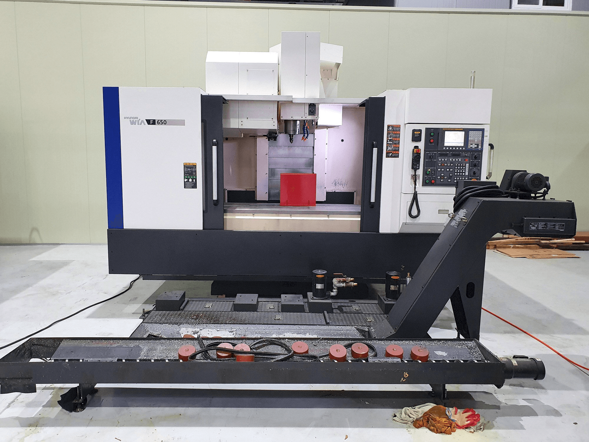 Čelní pohled na Hyundai Wia F650 stroj