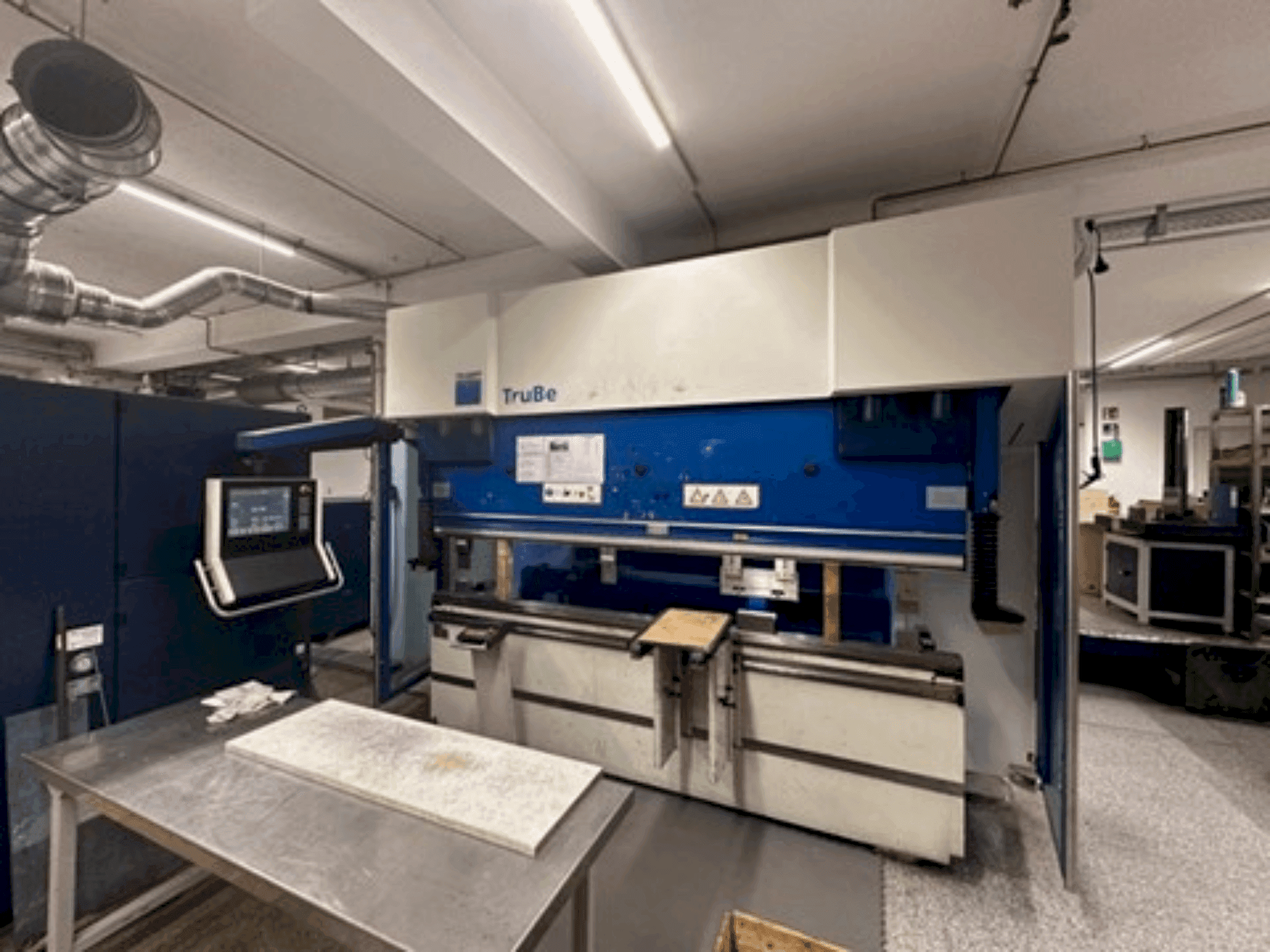 Čelní pohled na TRUMPF TruBend 5170 stroj