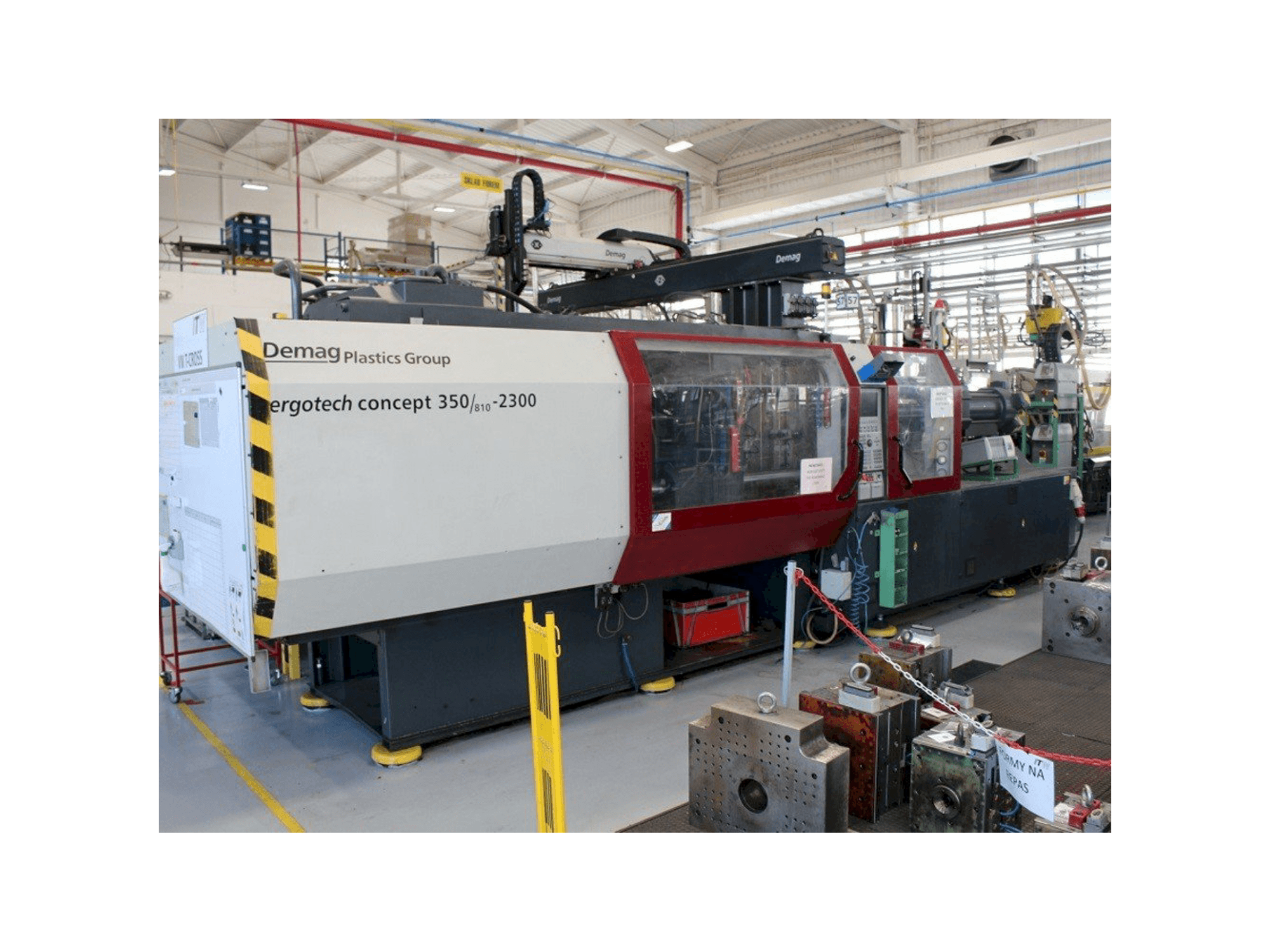 Levý boční pohled na DEMAG Ergotech 350/810-2300 stroj