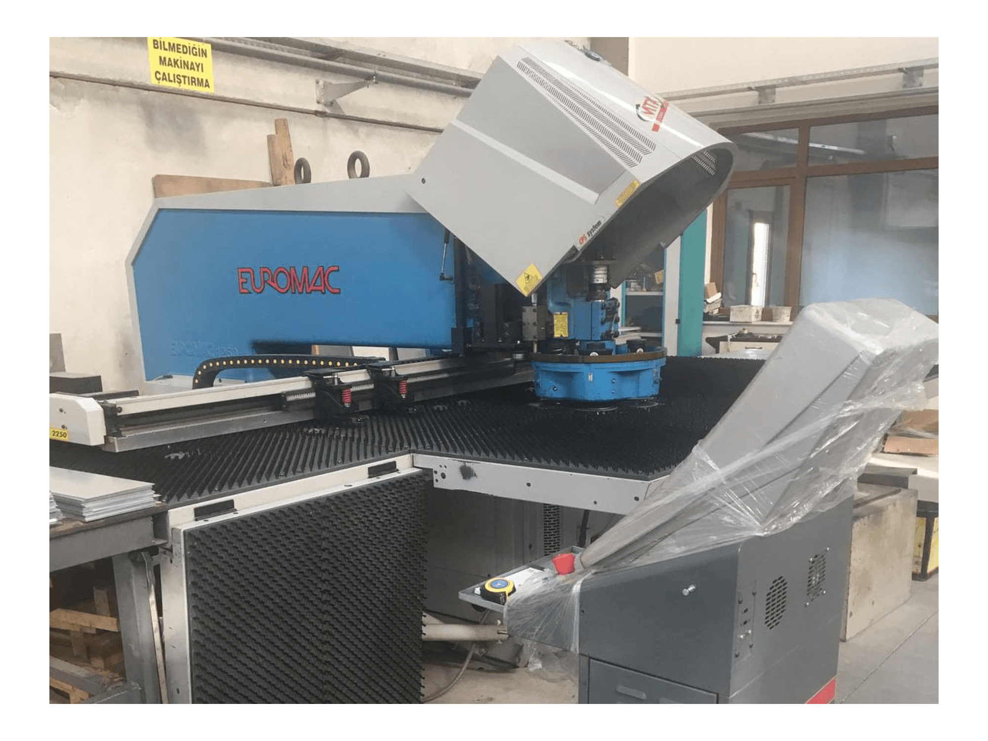 Čelní pohled na Euromac MTX Flex 6 stroj