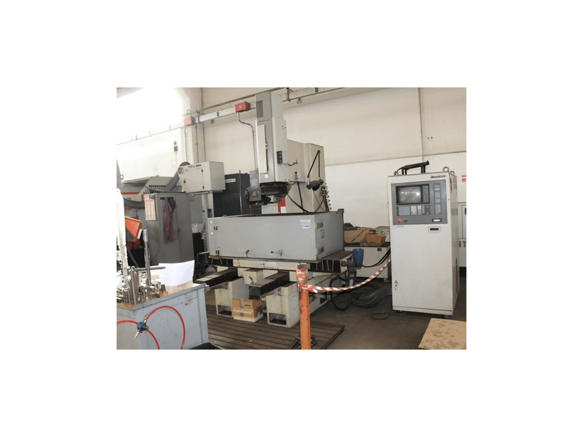 Čelní pohled na Mitsubishi M65J stroj