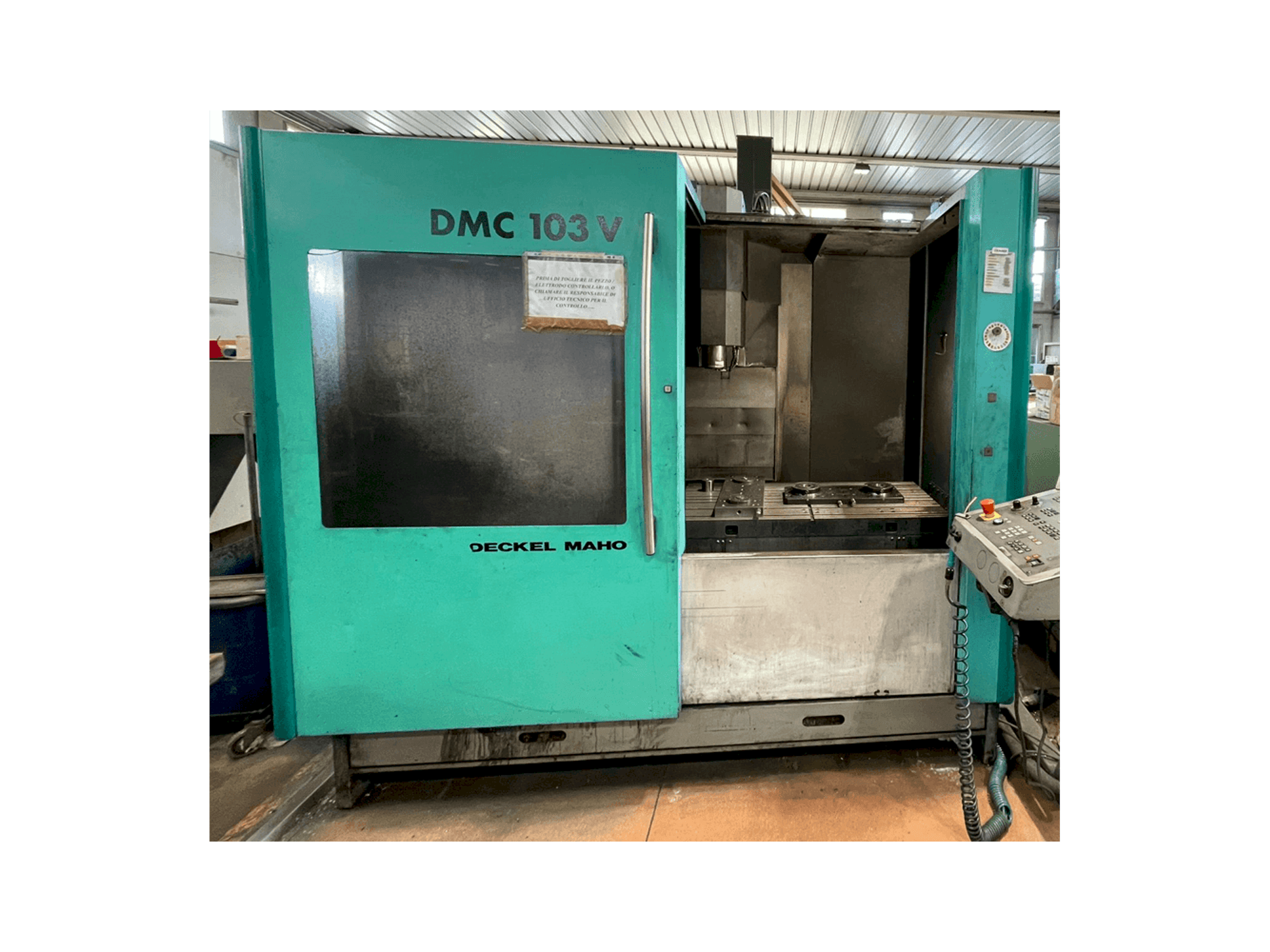 Čelní pohled na DECKEL MAHO DMC 103 stroj