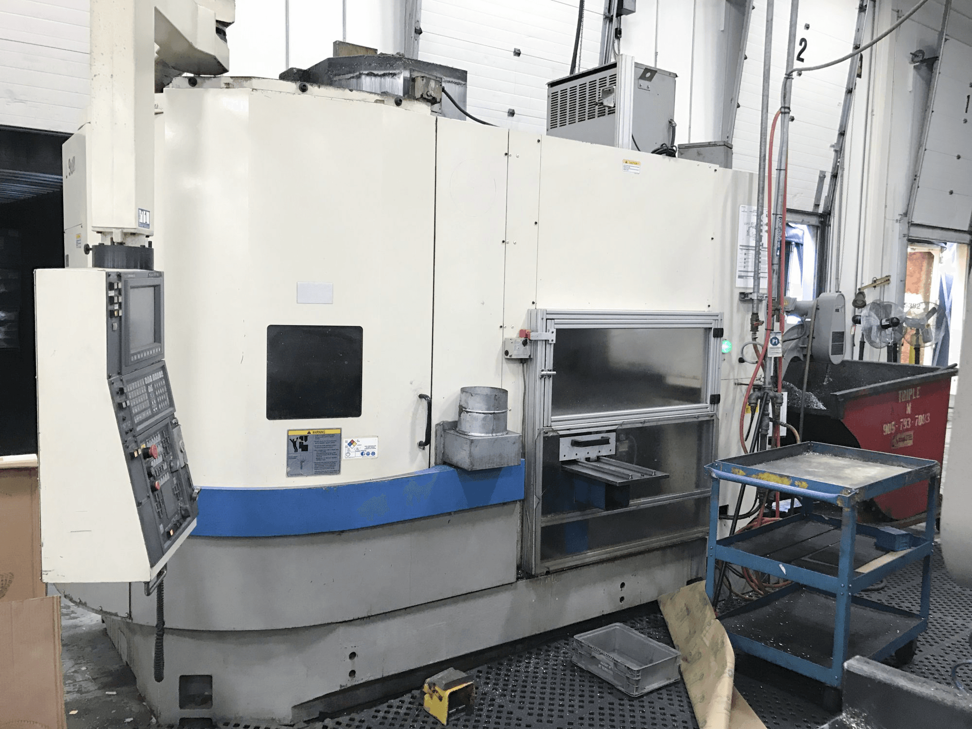 Levý pohled na Okuma LVT 400 stroj