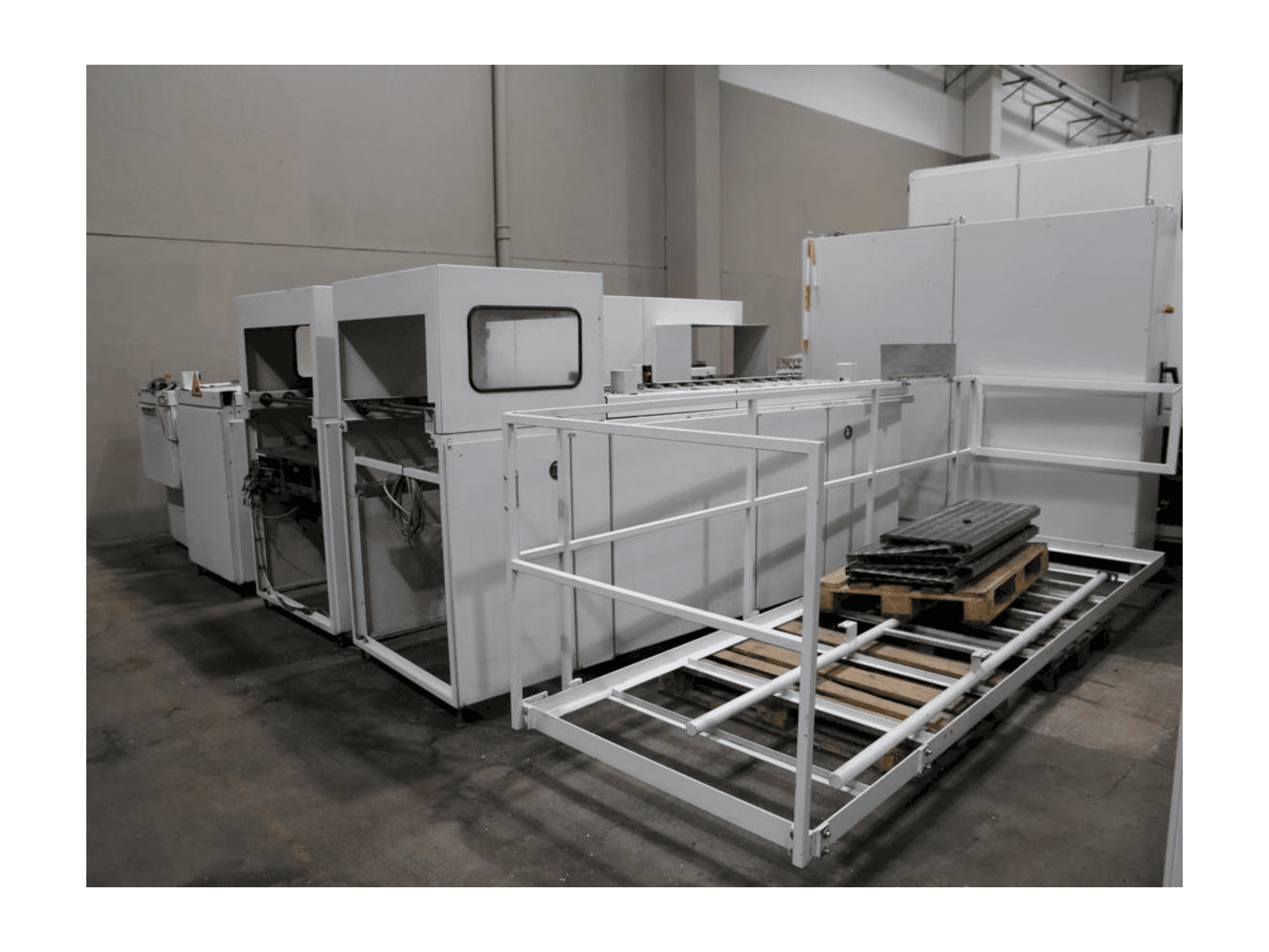 Čelní pohled na REINIGUNGS / WASCHANLAGE RUT 067-048-030-04 stroj