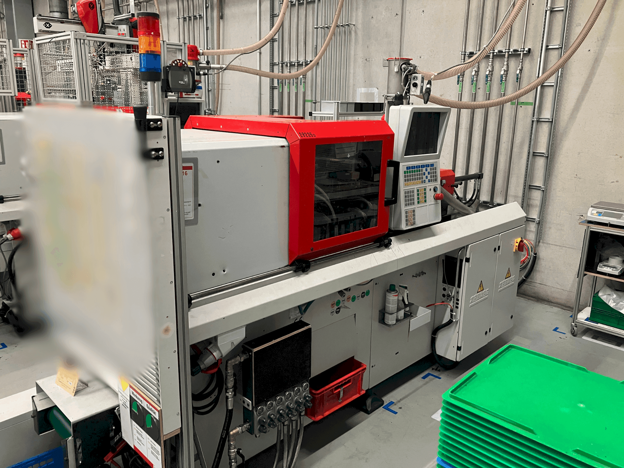 Čelní pohled na Arburg Allrounder 270 S 250-60 stroj