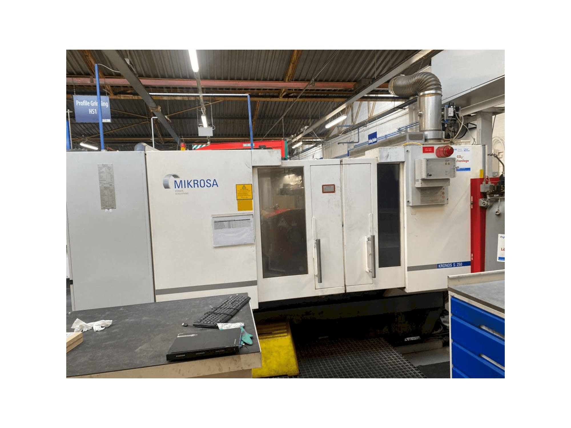 Čelní pohled na Schaudt Mikrosa Kronos S250 stroj