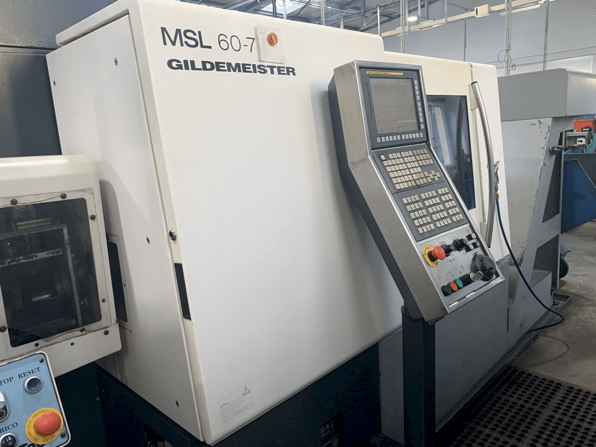Čelní pohled na DMG MSL 60 / 7 stroj
