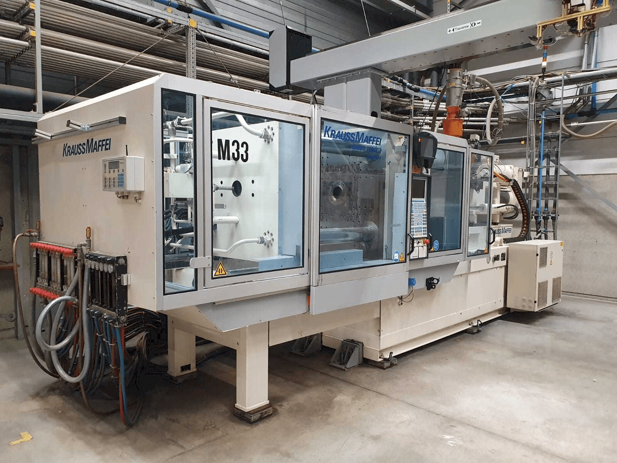Čelní pohled na Krauss Maffei 280-1900 C3 stroj