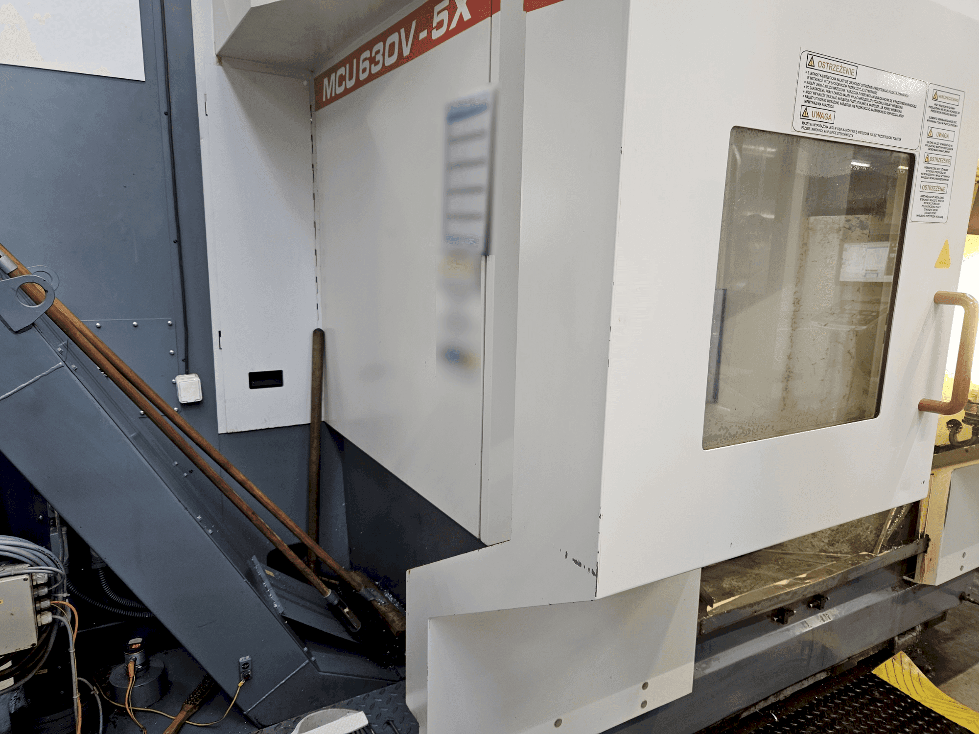 Boční pohled na KOVOSVIT MAS MCU 630V-5X stroj