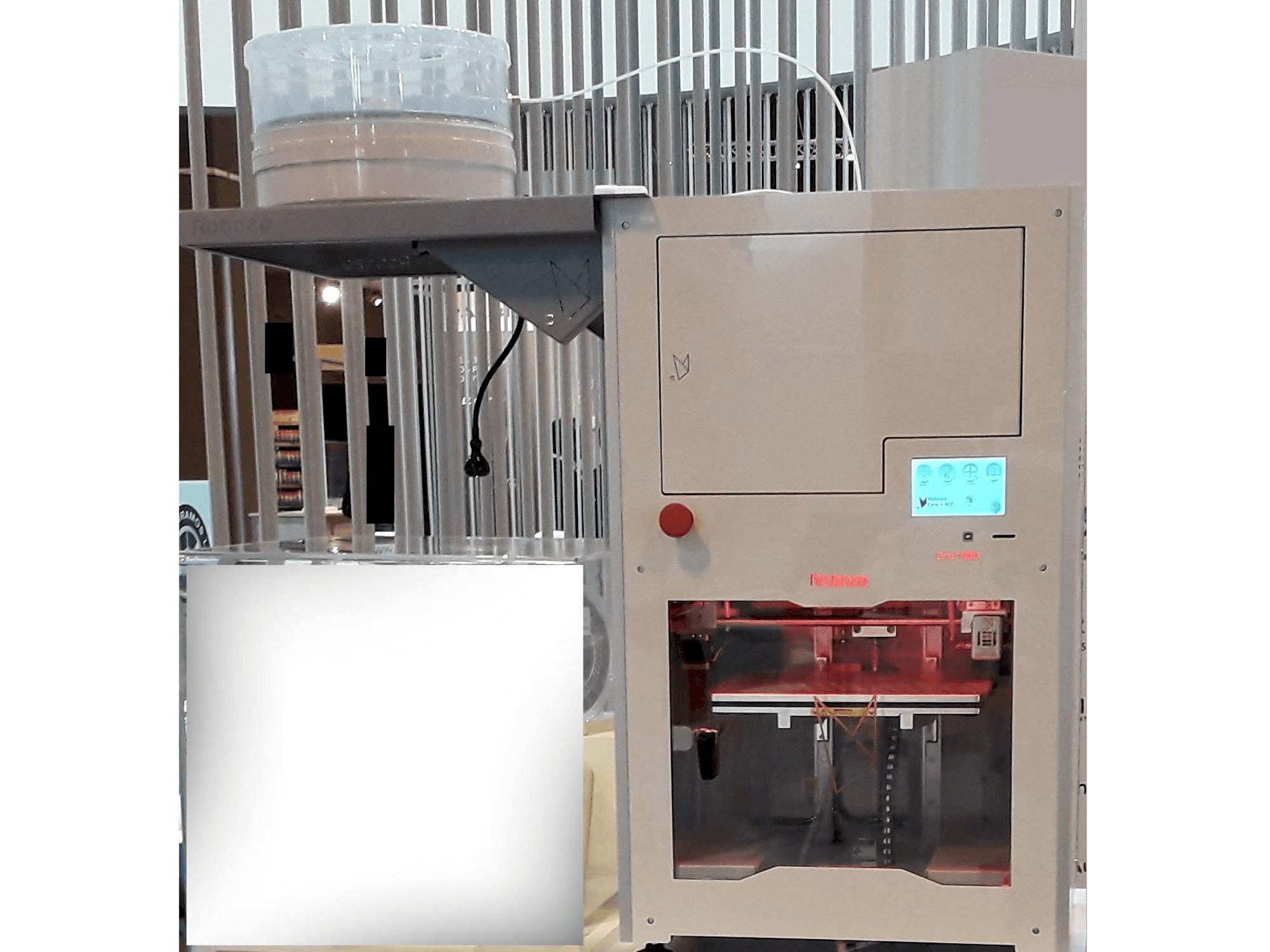 Čelní pohled na Roboze One Plus 400 stroj