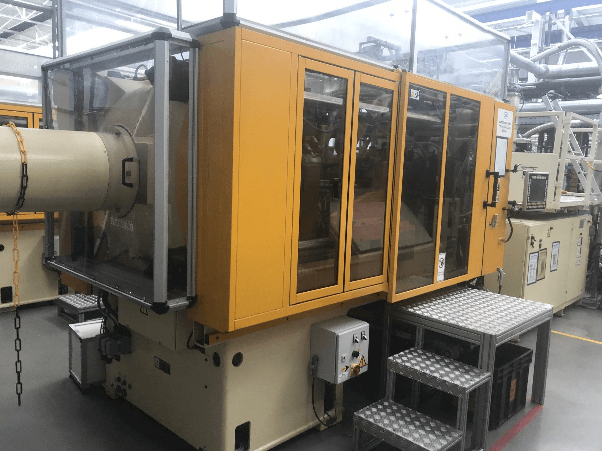 Čelní pohled na Husky H300 RS 55/50 stroj