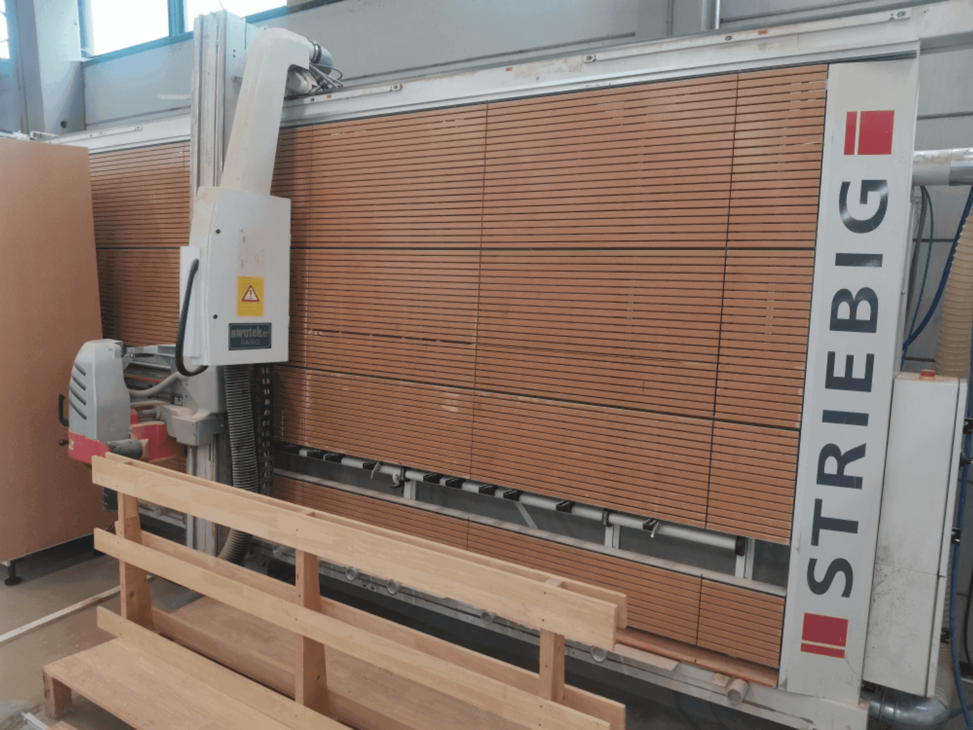 Čelní pohled na STRIEBIG CONTROL 6224 stroj