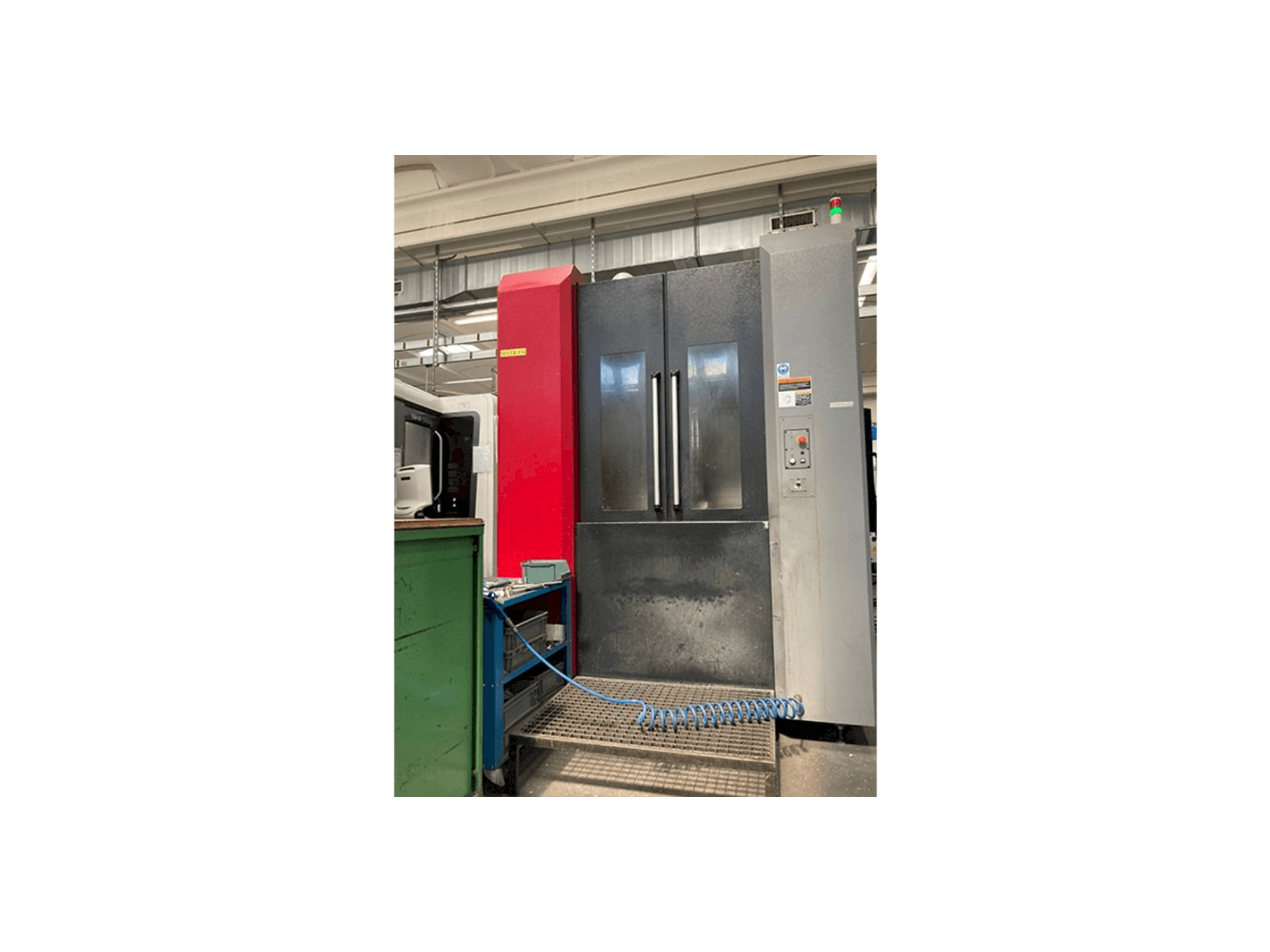 Čelní pohled na OKK HMC 500 stroj