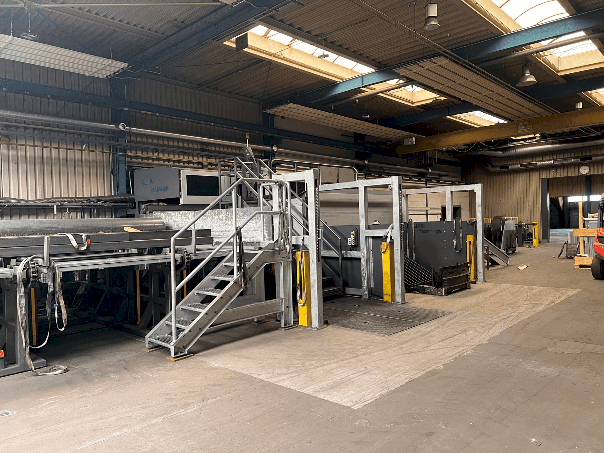 Čelní pohled na ADIGE LT 20 stroj