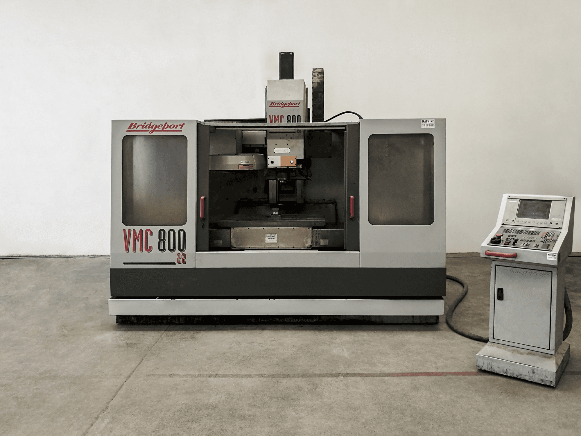 Čelní pohled na Bridgeport VMC 800.22 stroj