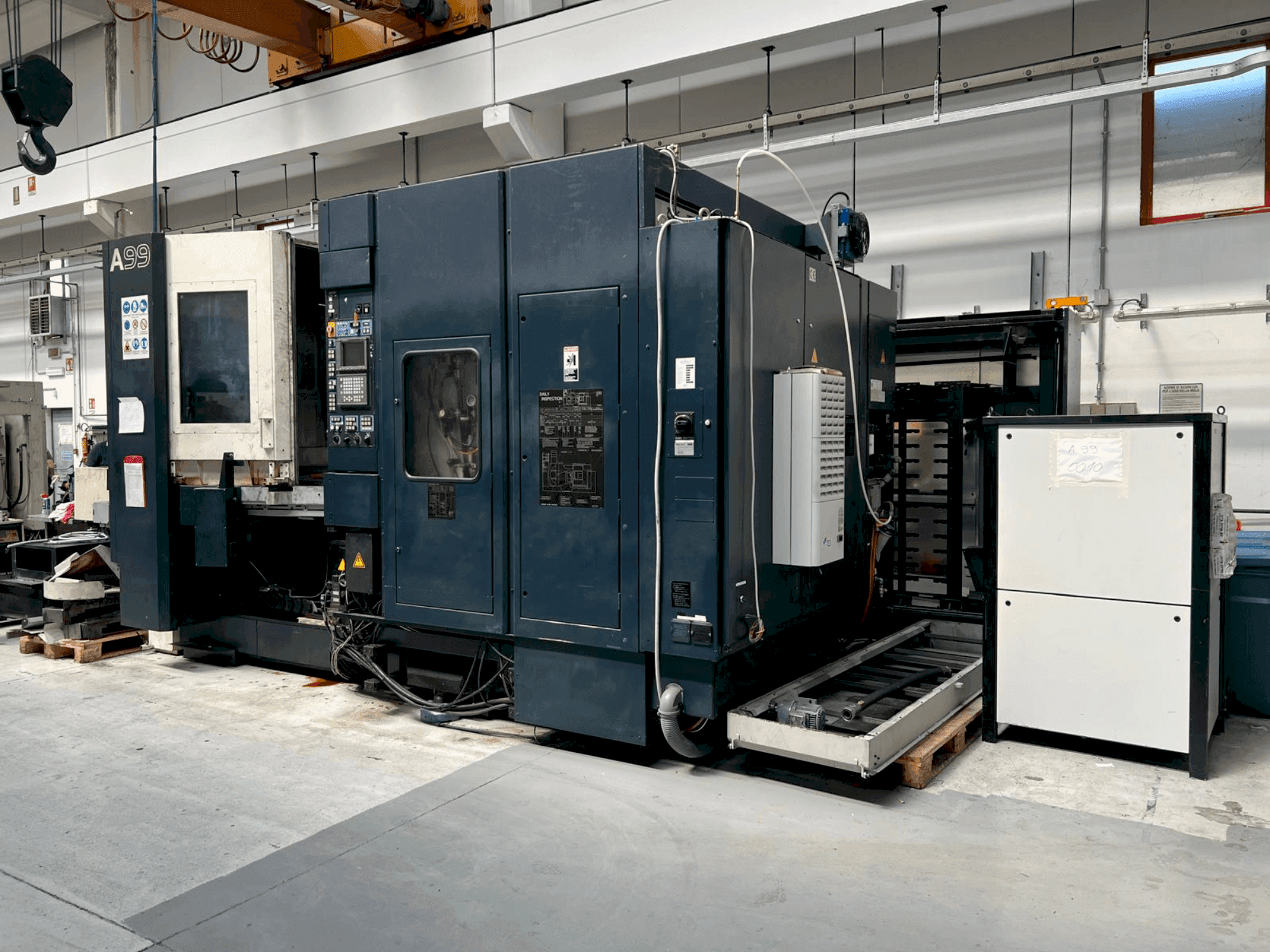 Čelní pohled na Makino A99-A132 stroj