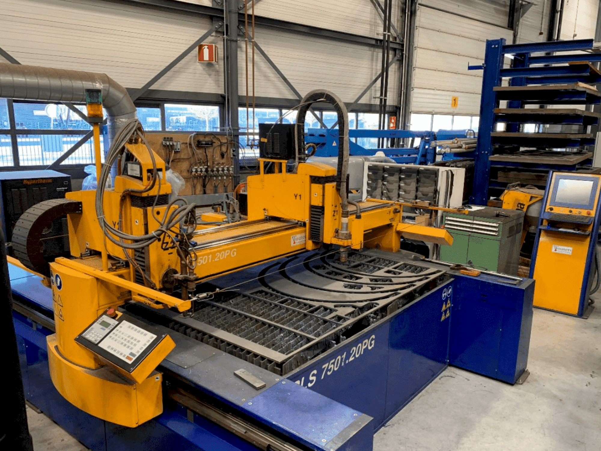 Čelní pohled na MicroStep PLS7501.20PG stroj