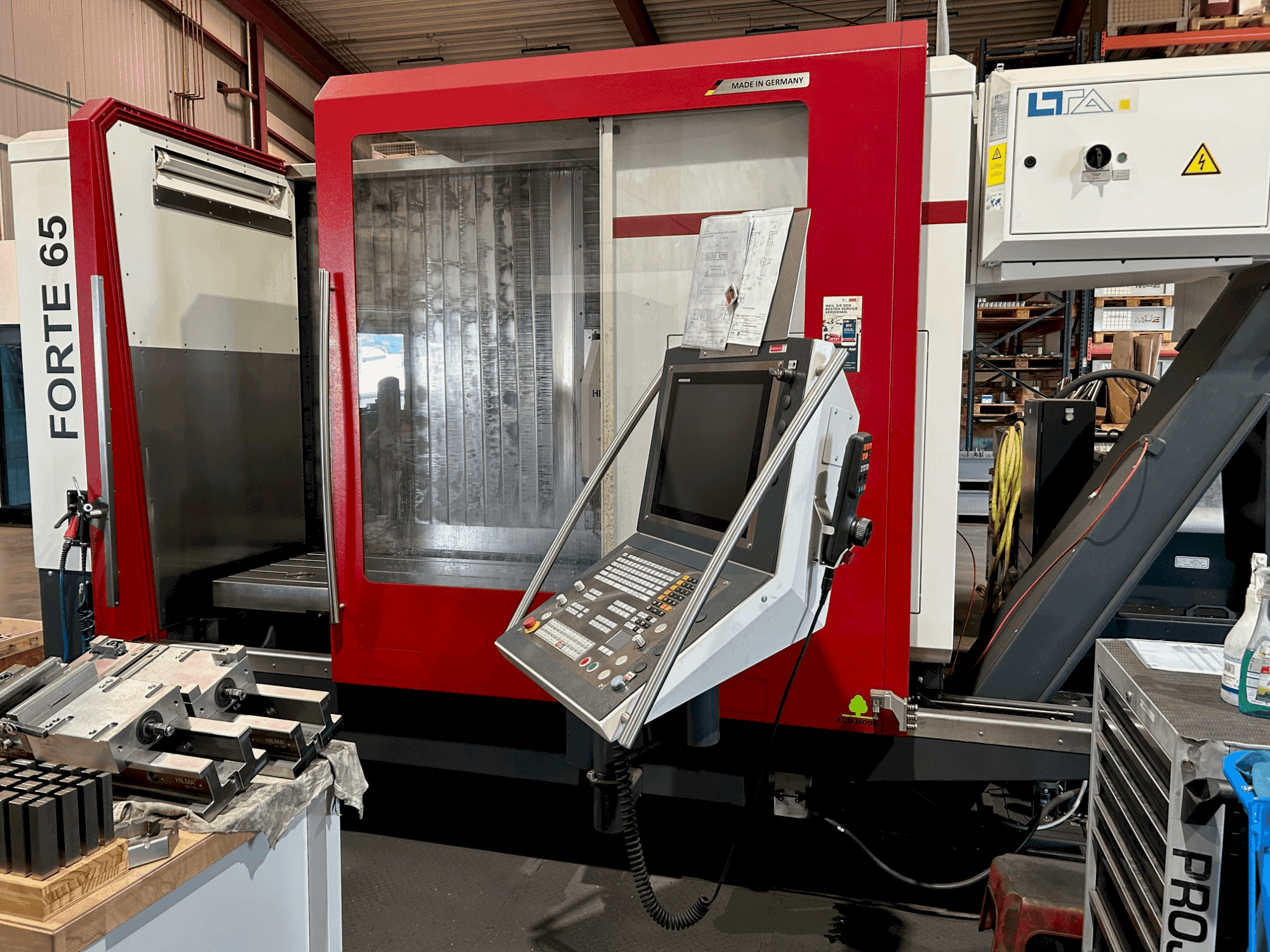 Čelní pohled na HEDELIUS Forte 65 Single 1320 stroj