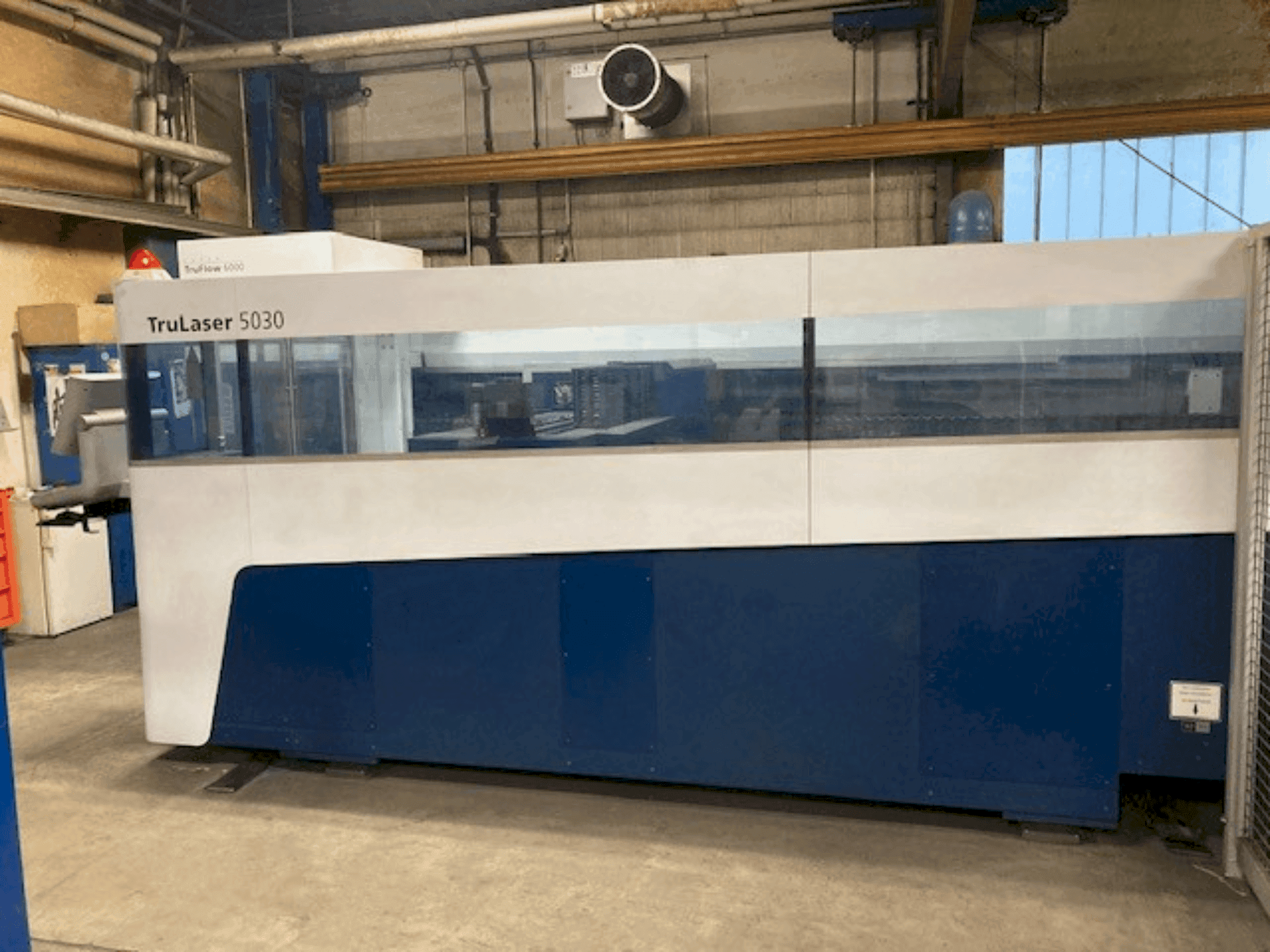 Čelní pohled na TRUMPF TruLaser 5030 (L52) stroj