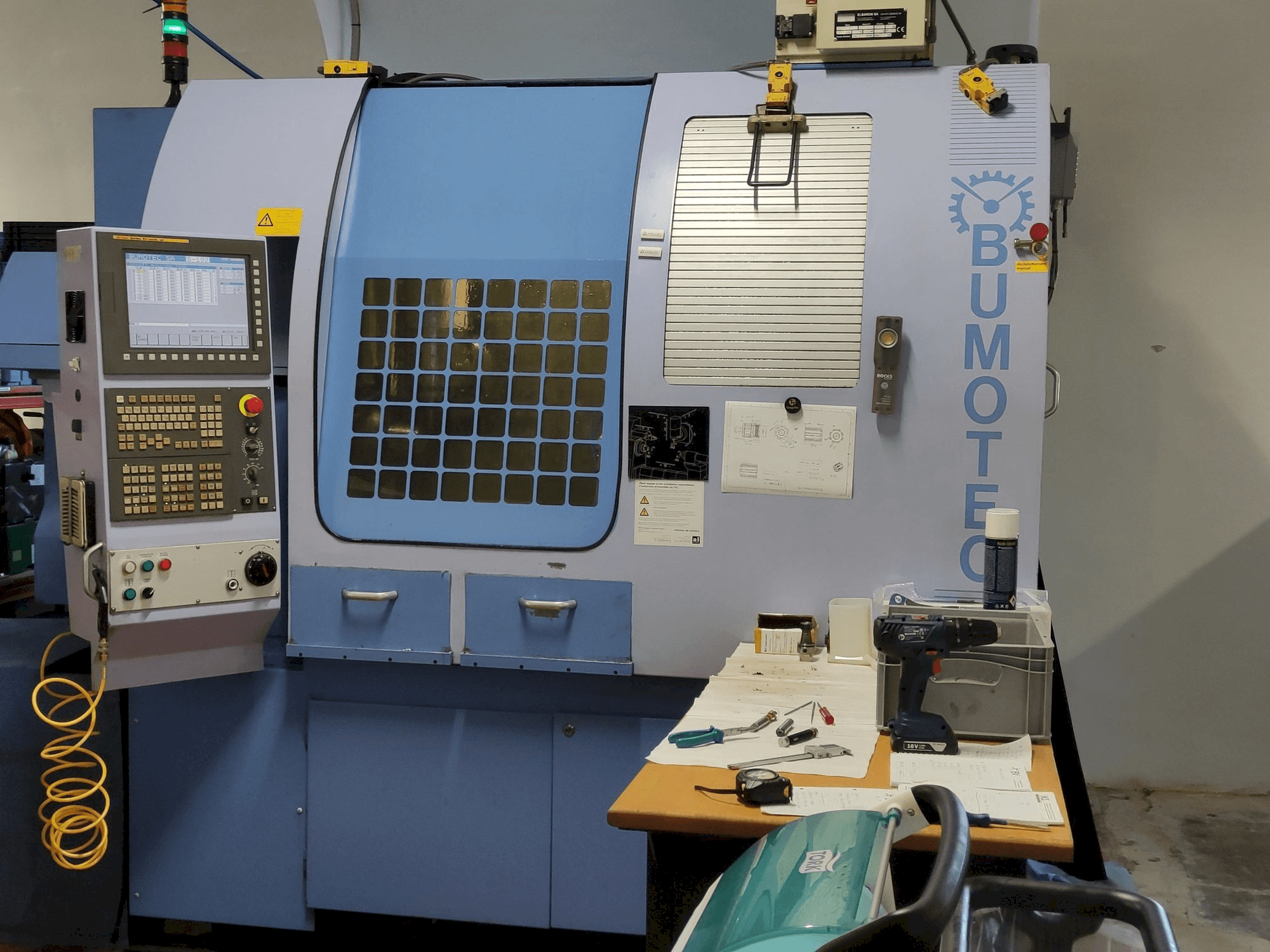 Čelní pohled na Bumotec S-192FT stroj