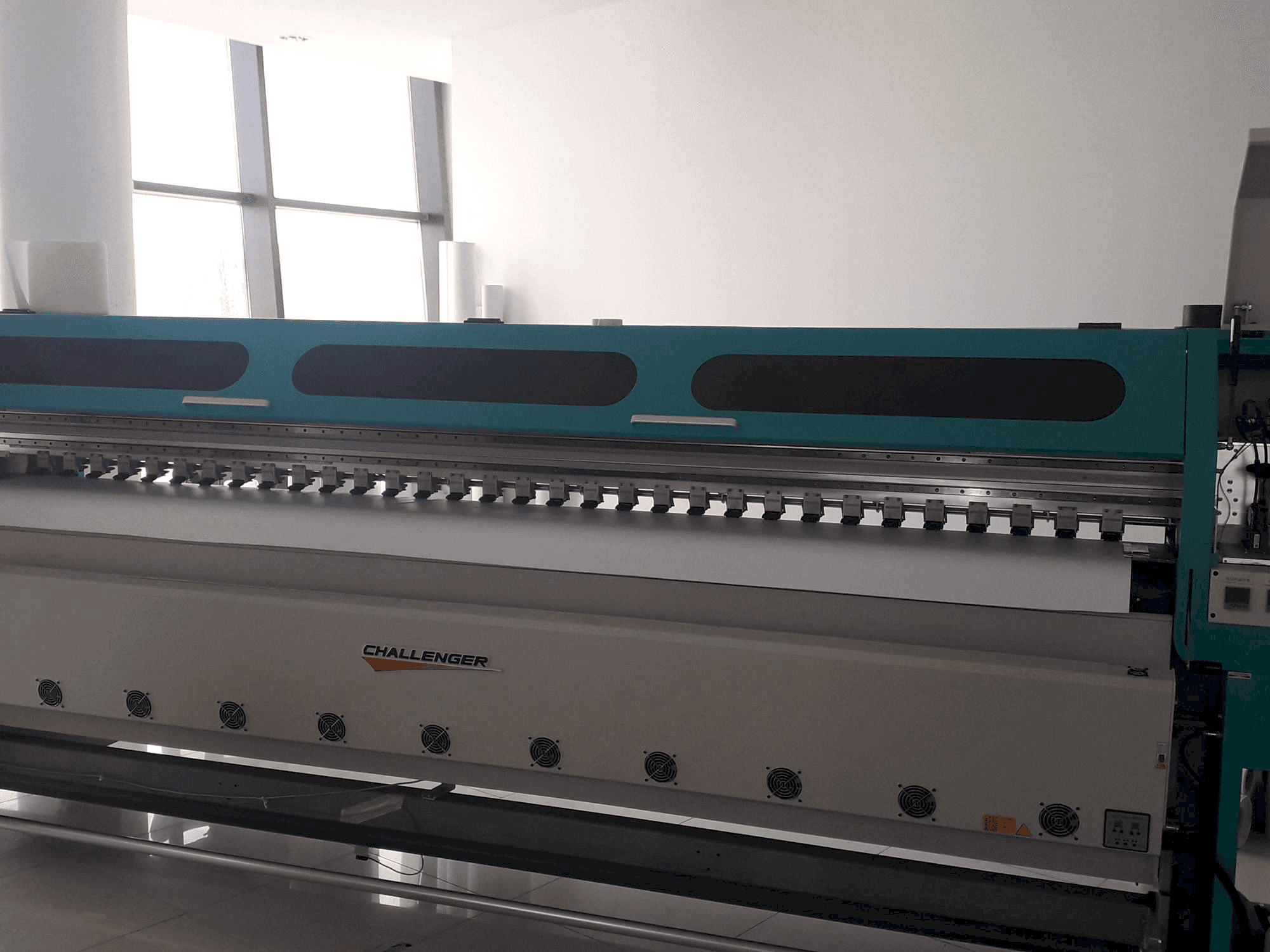 Čelní pohled na Challenger FY-3200AT Plus-H4 stroj