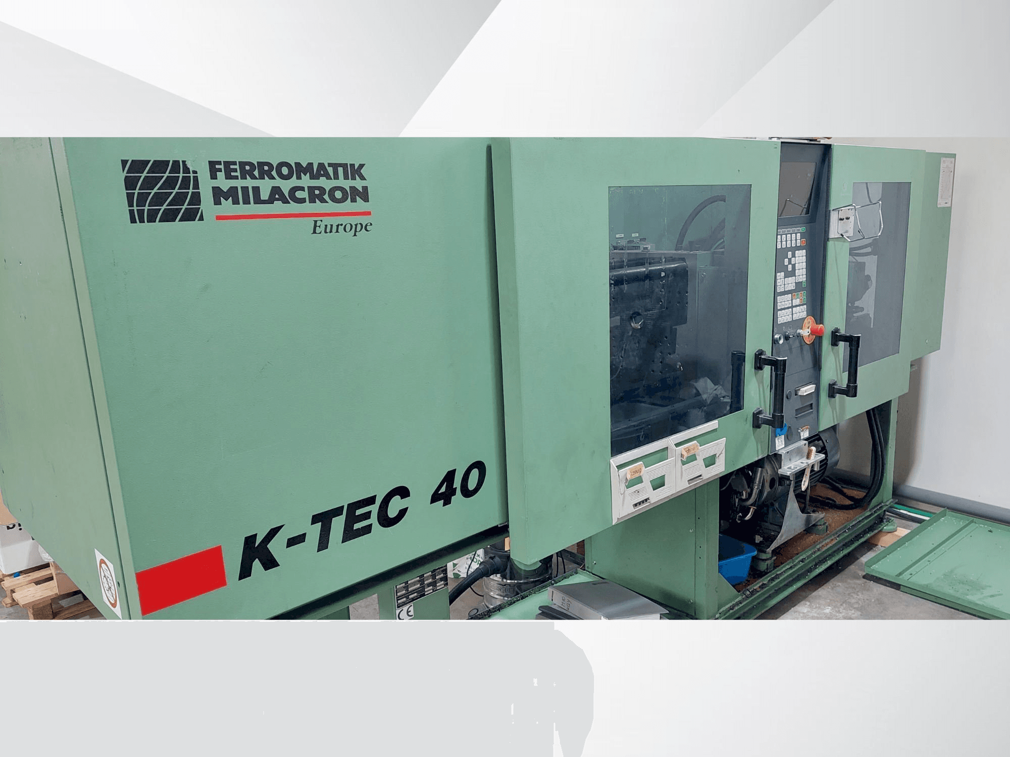 Čelní pohled na FERROMATIK k-tec 40 S stroj
