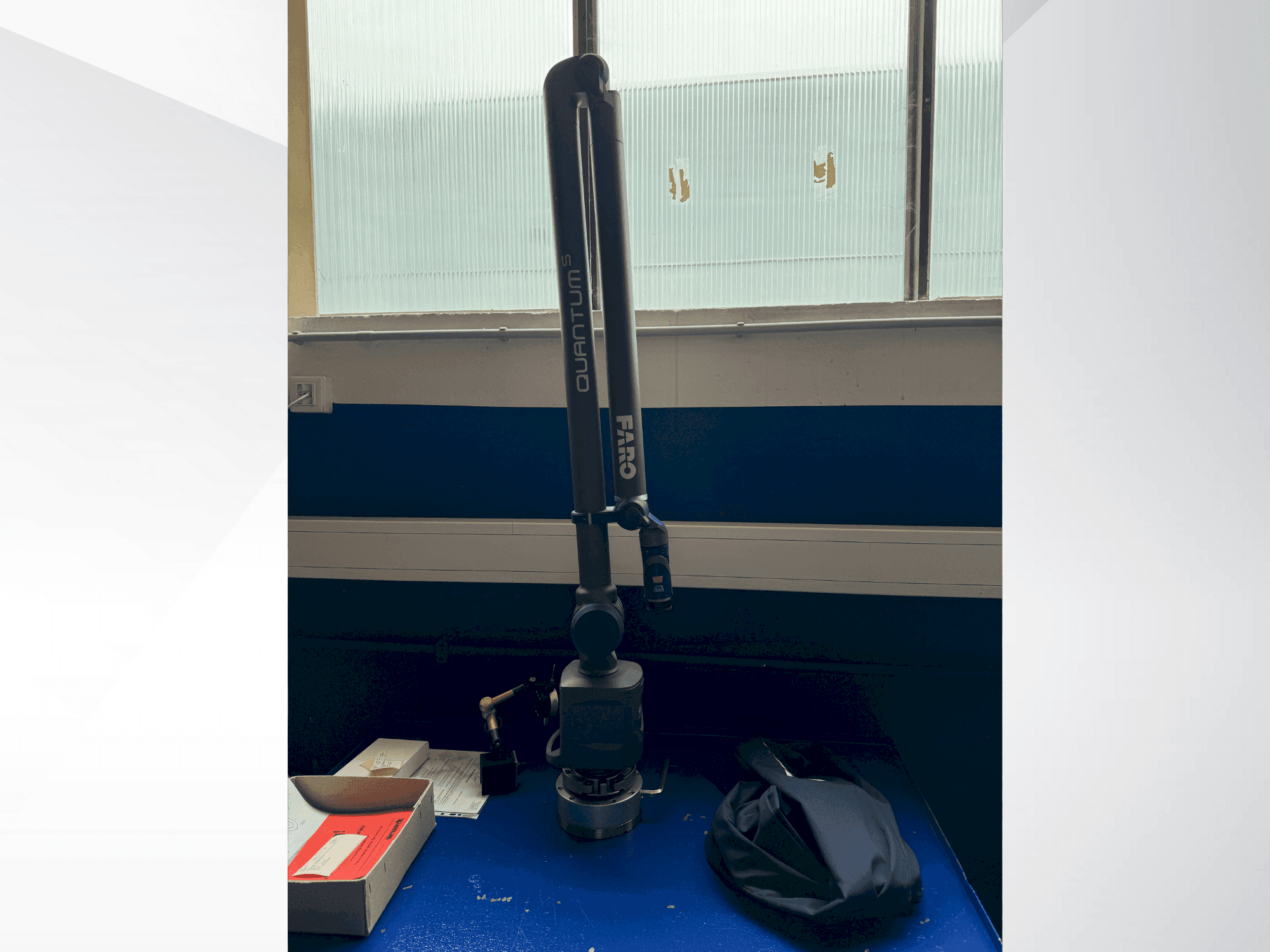 Čelní pohled na Faro 21000 stroj