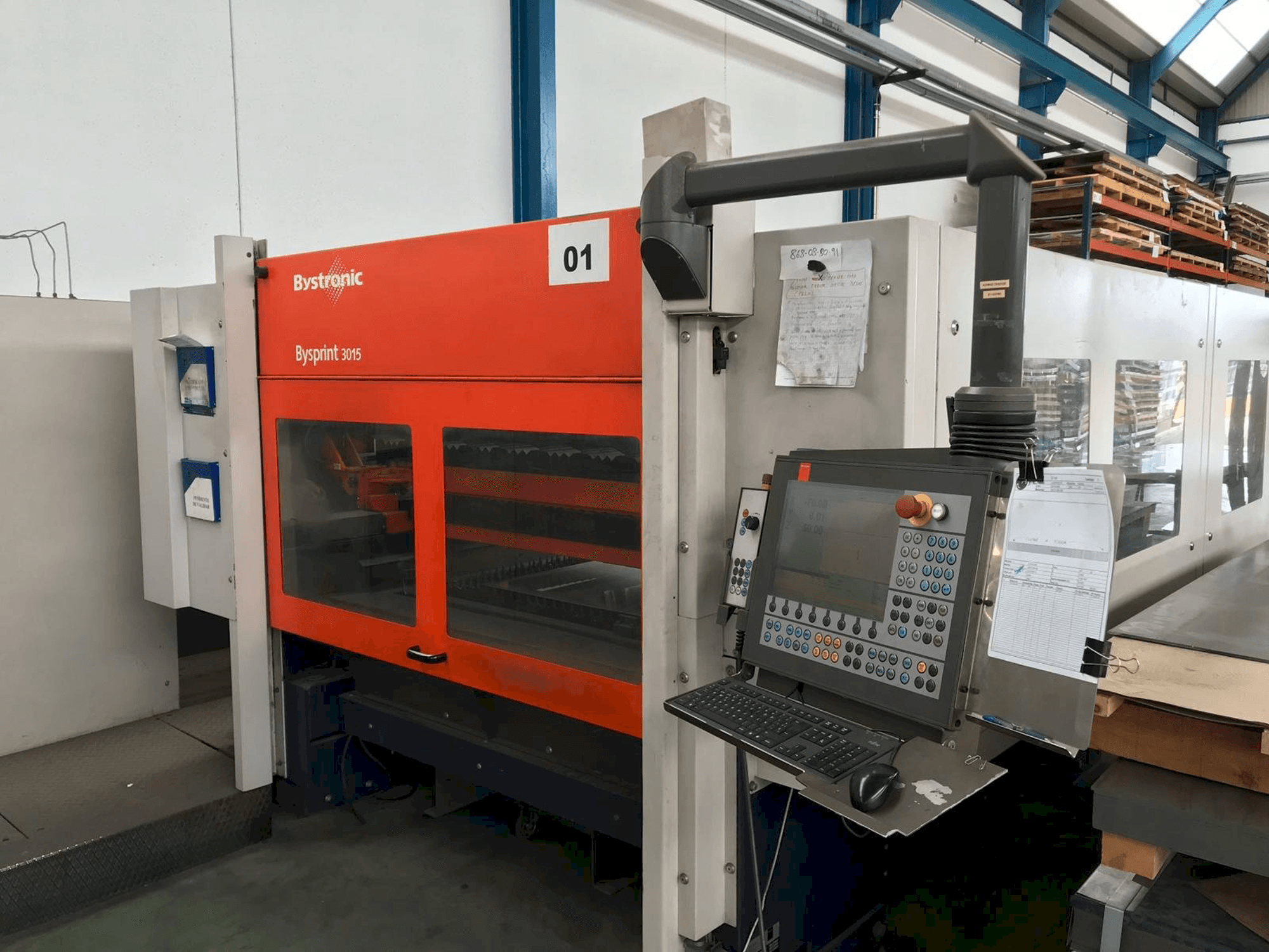 Čelní pohled na Bystronic Bysprint 3015 stroj