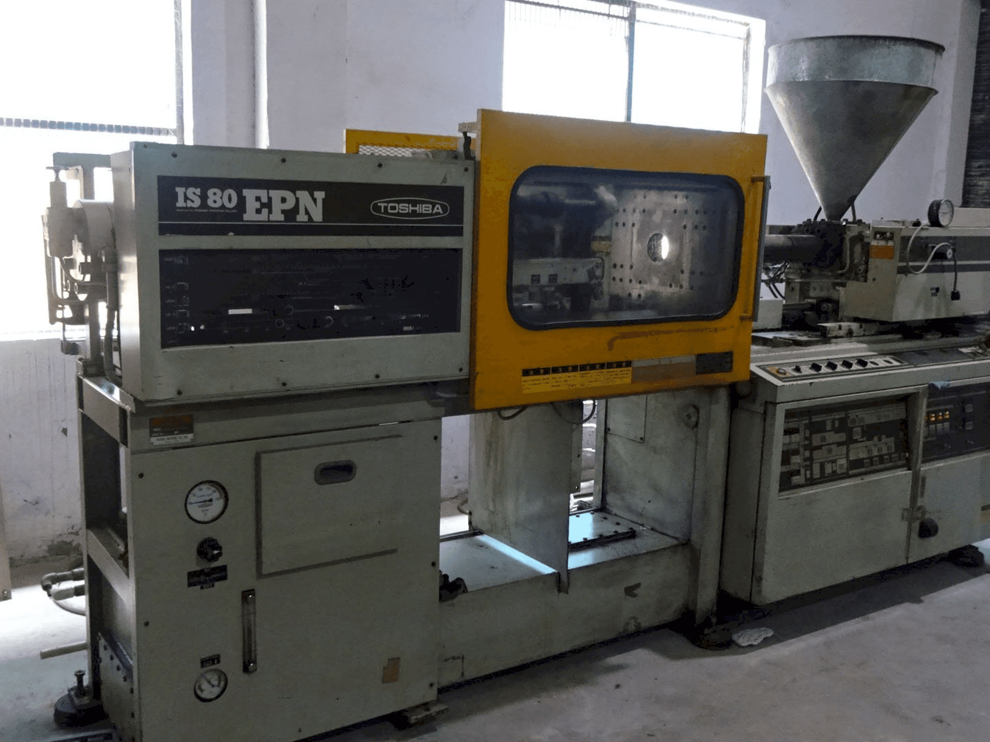 Levý pohled na Toshiba IS 80 EPN 2A stroj