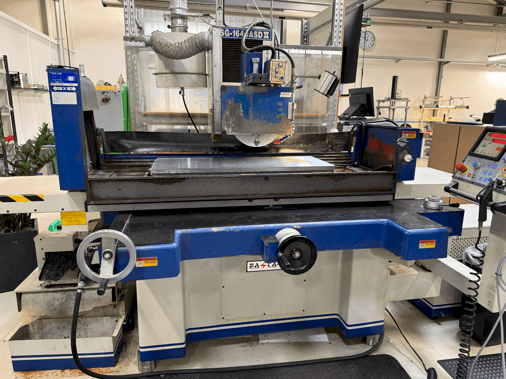 Čelní pohled na EASTAR ESG-1640ASD II stroj