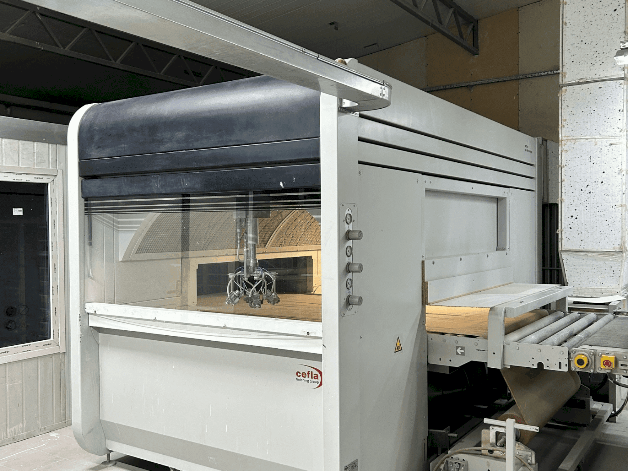 Pravý pohled na CEFLA MITO K stroj