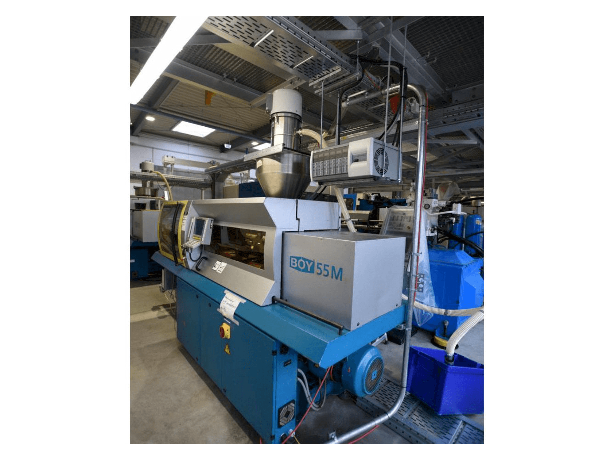 Čelní pohled na BOY 55M stroj