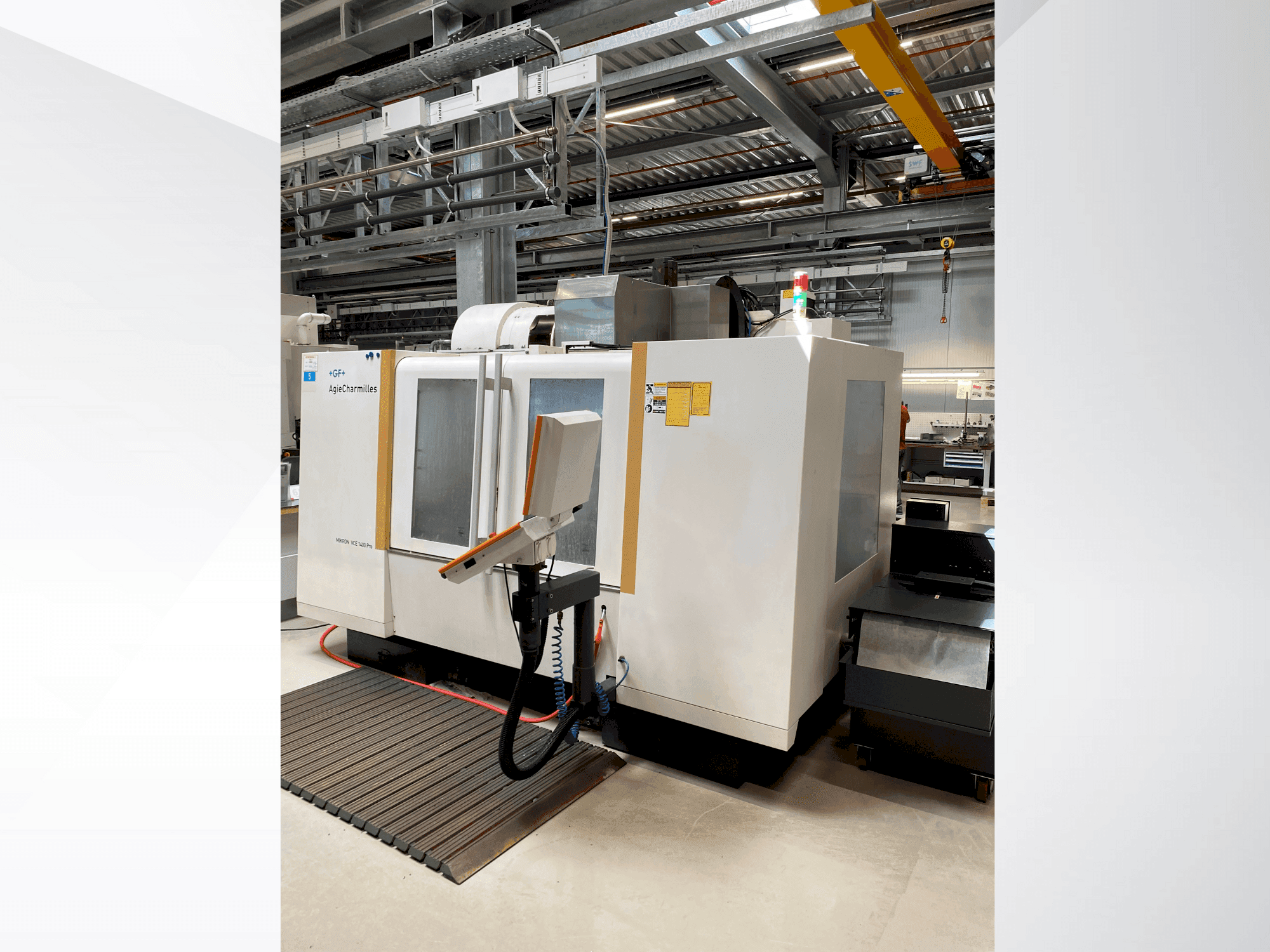 Čelní pohled na +GF+ AgieCharmilles MIKRON VCE 1400 PRO (2012) stroj