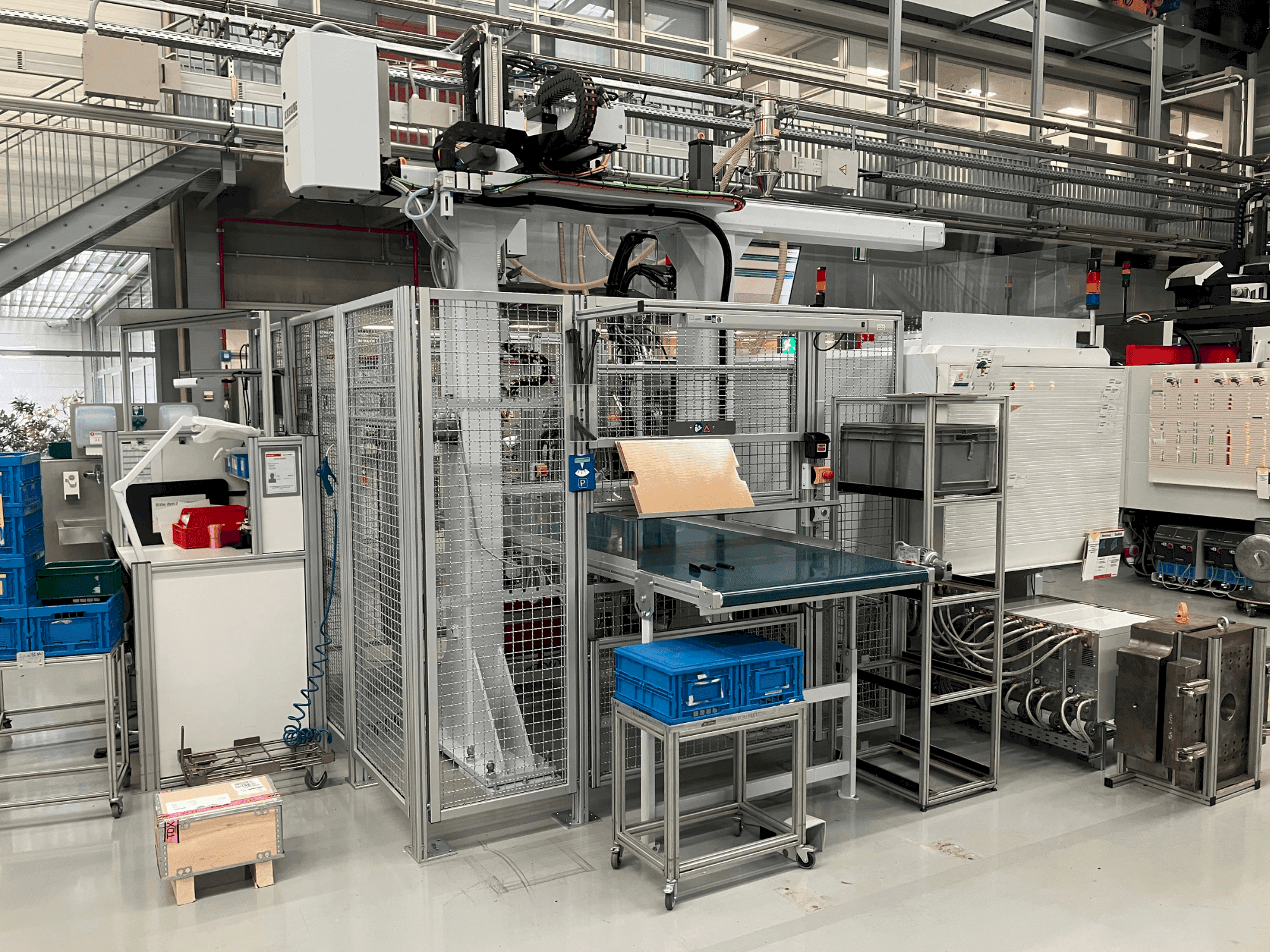 Čelní pohled na Arburg Allrounder 520 S 1600-400/170 stroj