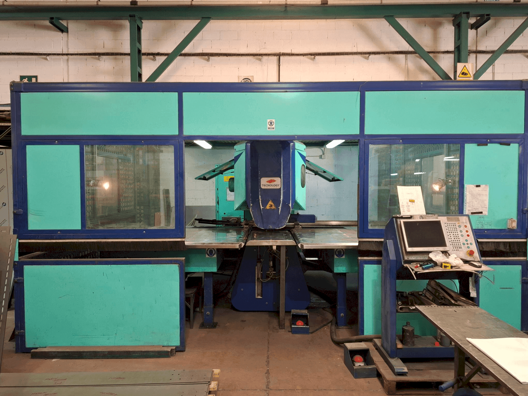 Čelní pohled na Tecnology Tecnotransfer 15 SR stroj