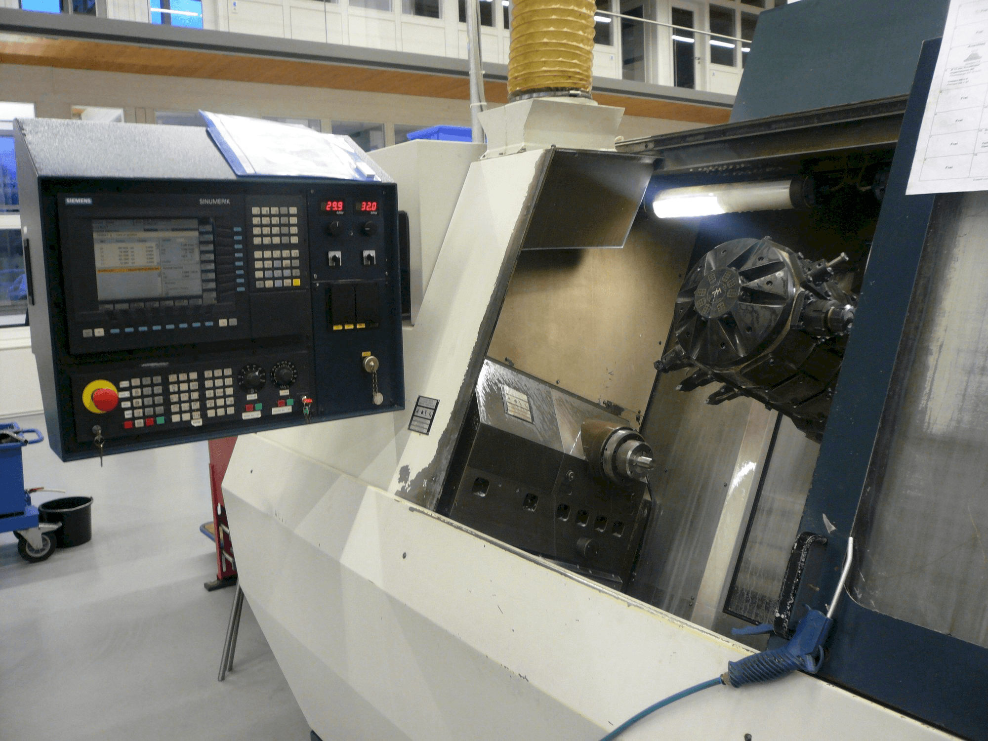 Čelní pohled na SPINNER TM stroj