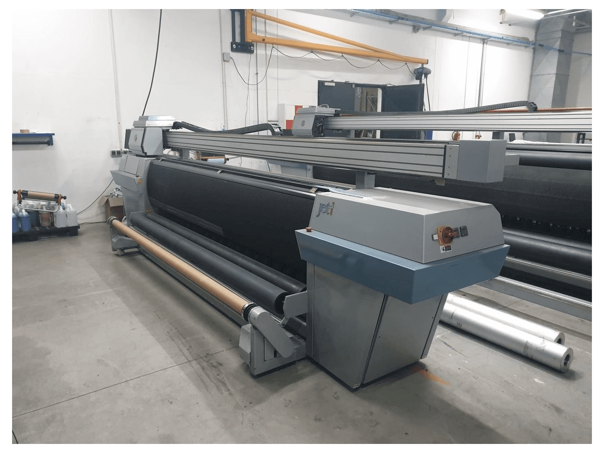 Čelní pohled na JETI 3300 stroj