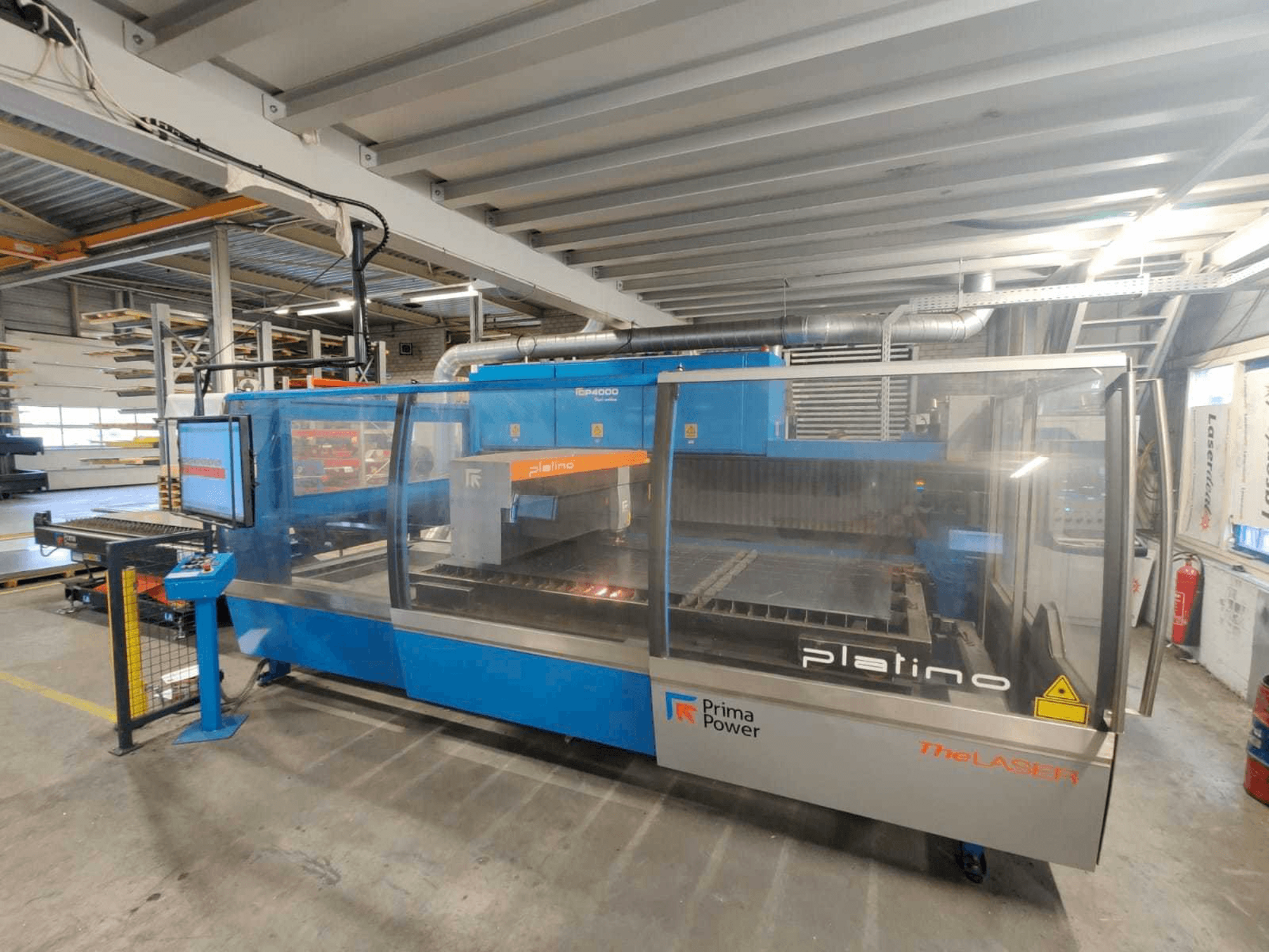 Čelní pohled na Prima Industrie Platino 1530 stroj