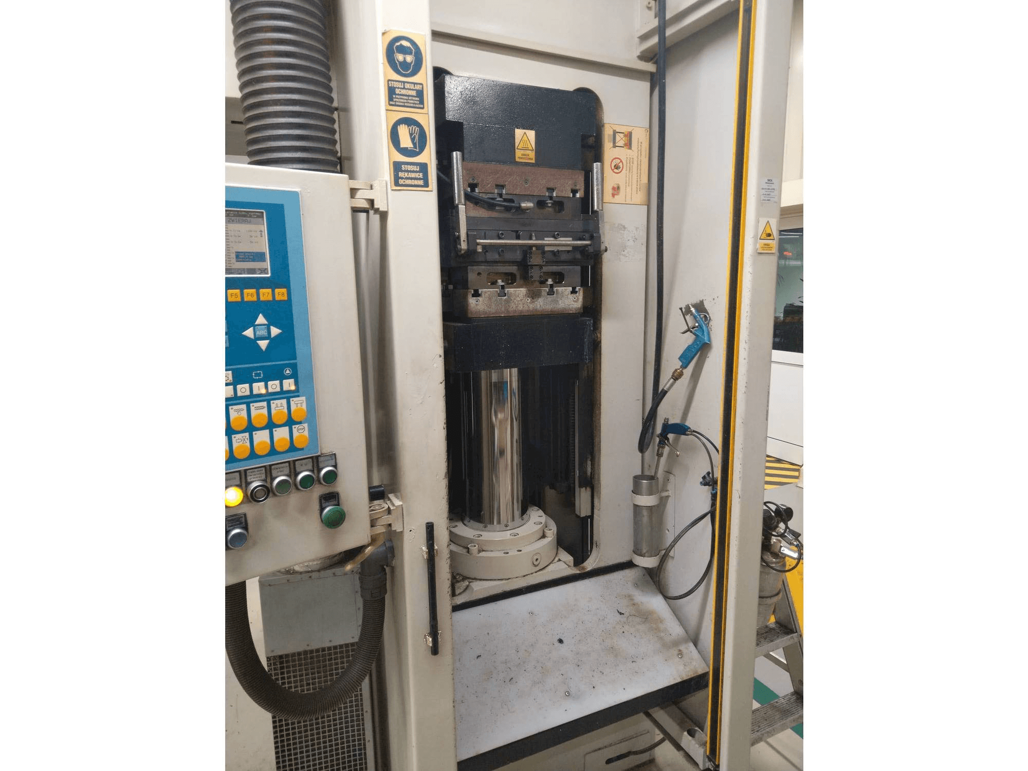 Levý boční pohled na LWB STEINL VRE 1100/1000 stroj