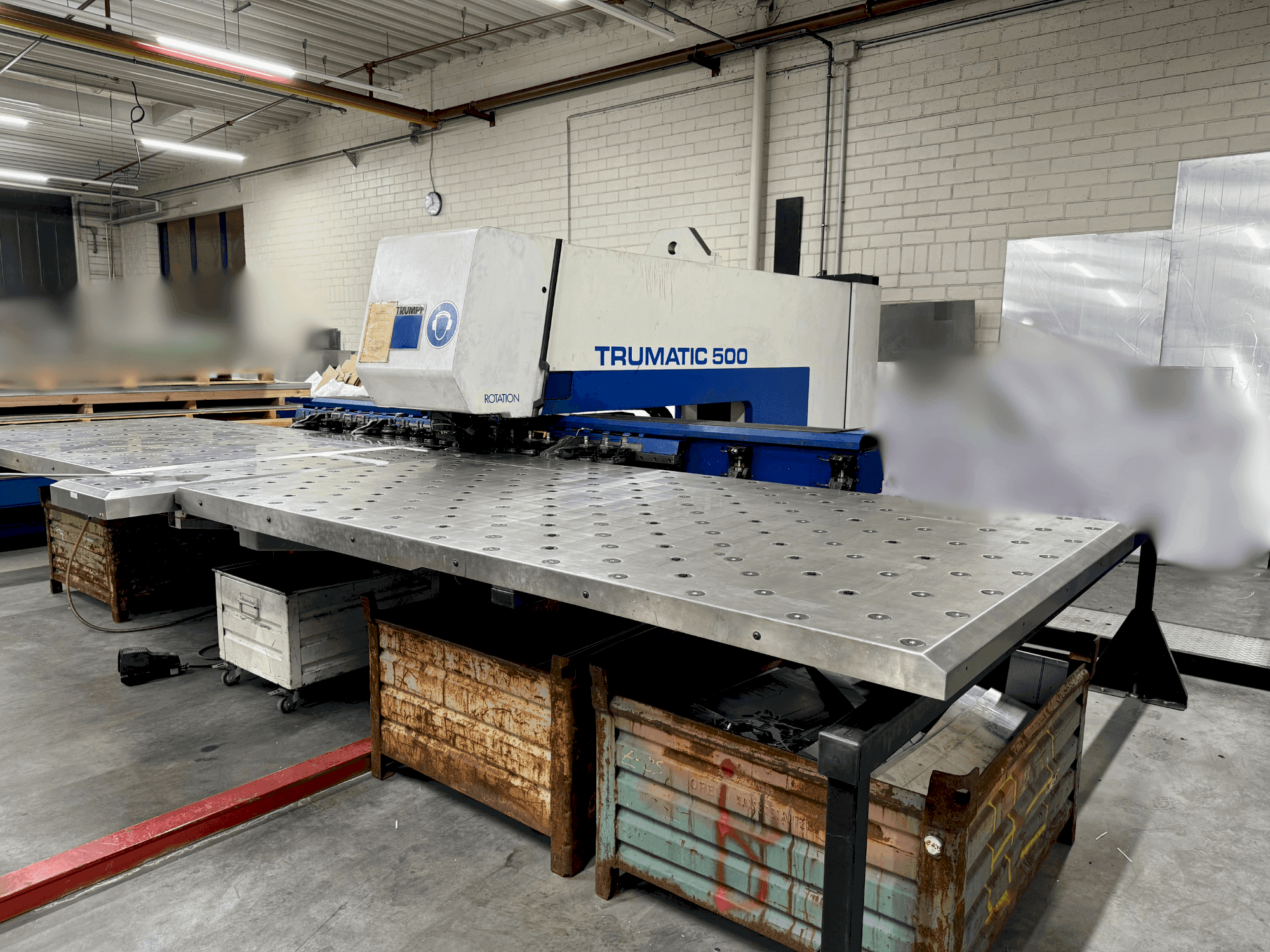 Čelní pohled na TRUMPF TRUMATIC 500 stroj