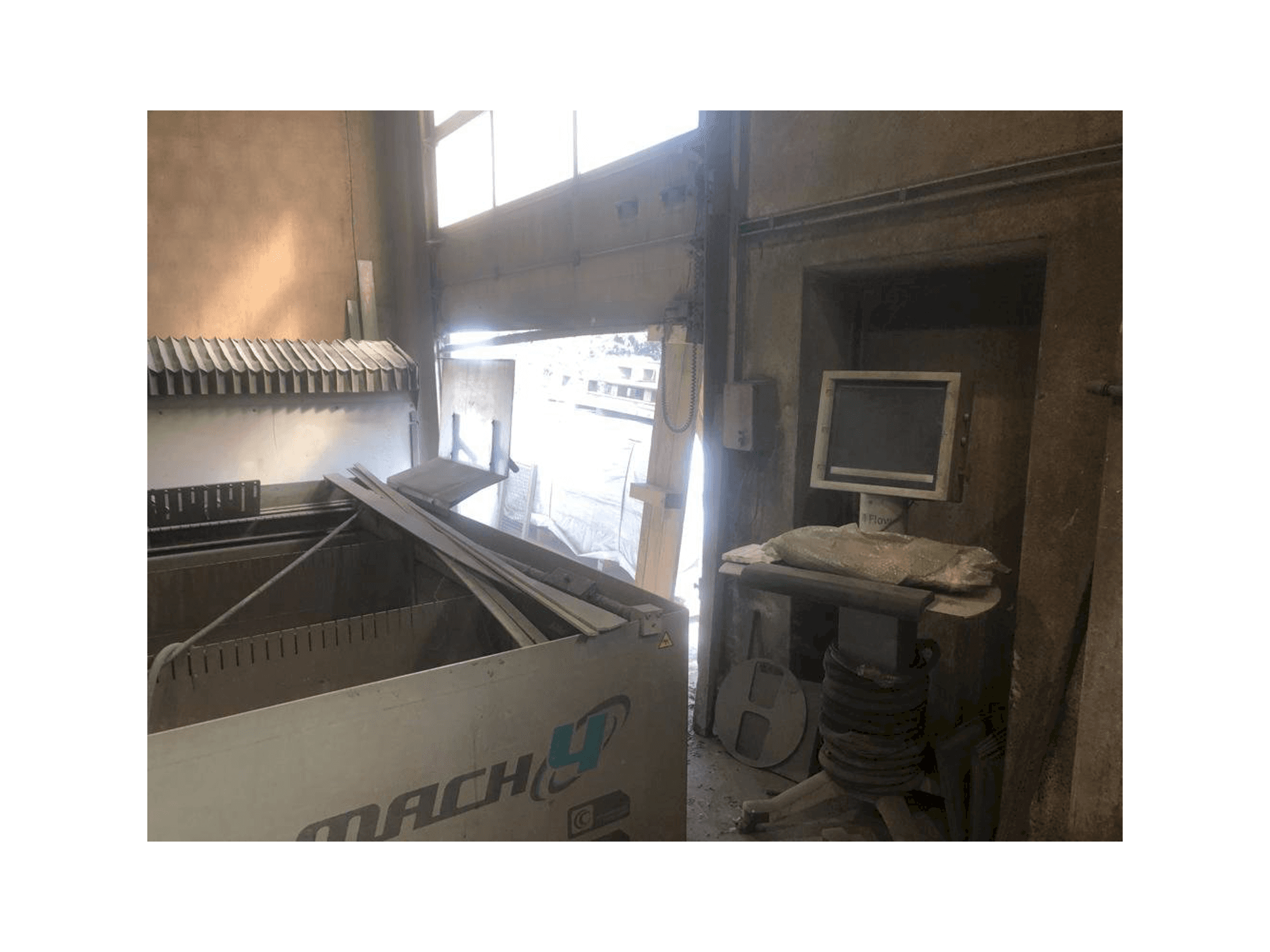 Levý boční pohled na Flow Mach 4 3D stroj