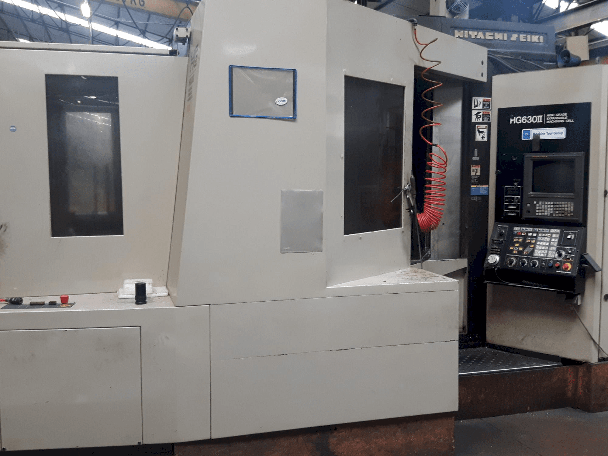 Levý boční pohled na HITACHI SEIKI HG 630 stroj