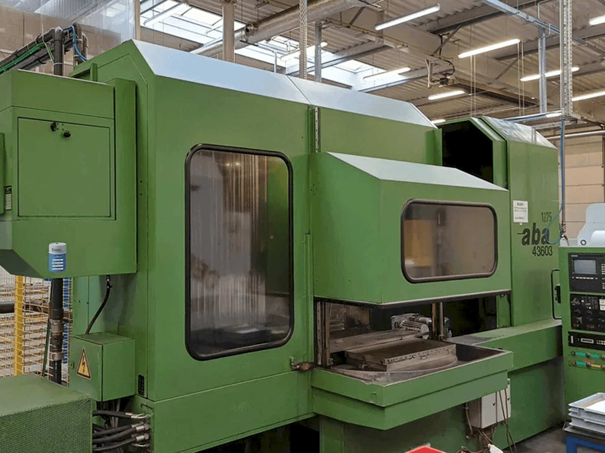 Čelní pohled na ABA PSM 1250 TT stroj