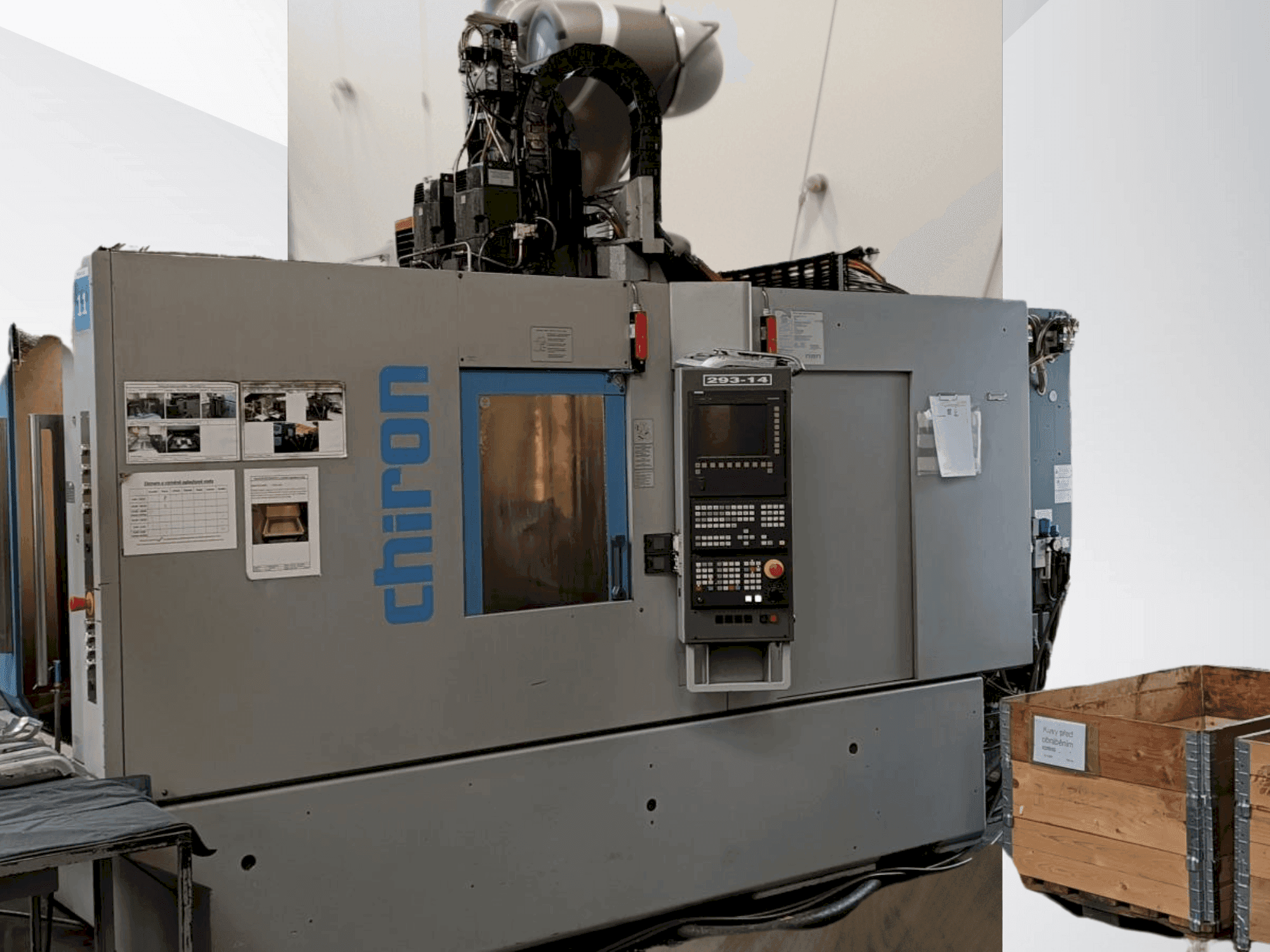 Čelní pohled na CHIRON DZ 15K WM stroj