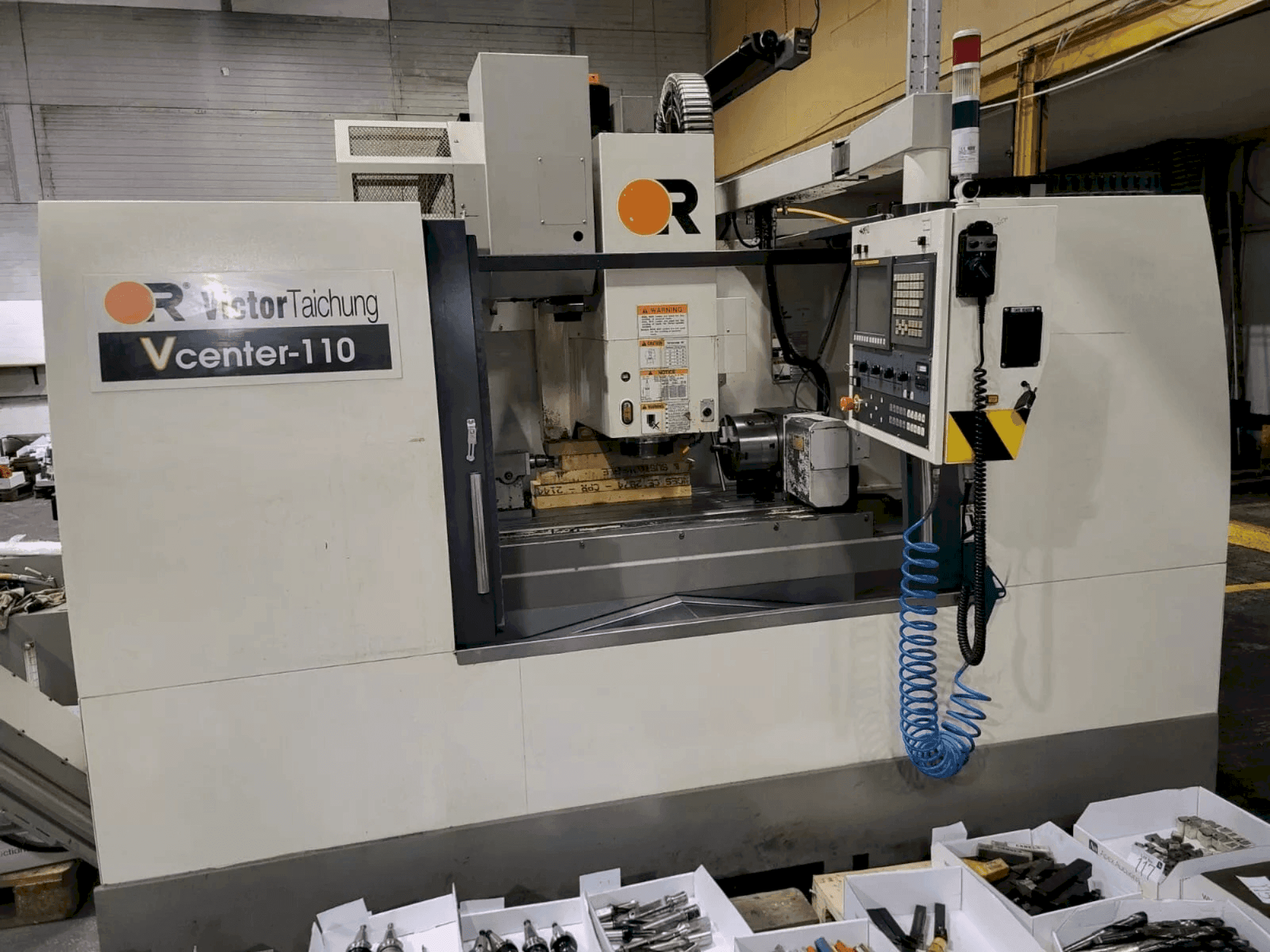 Čelní pohled na Victor V center - 110 stroj