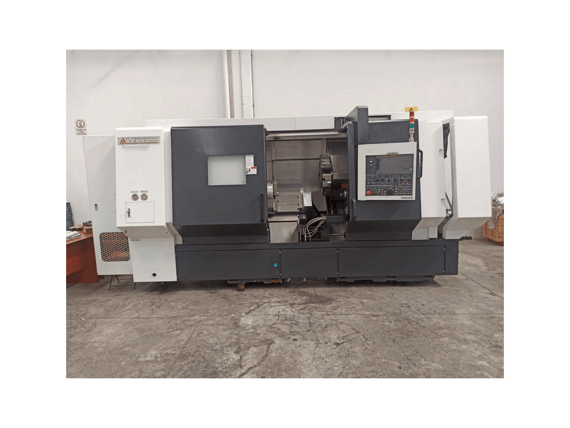 Čelní pohled na YOU JI Yv 36/135 stroj