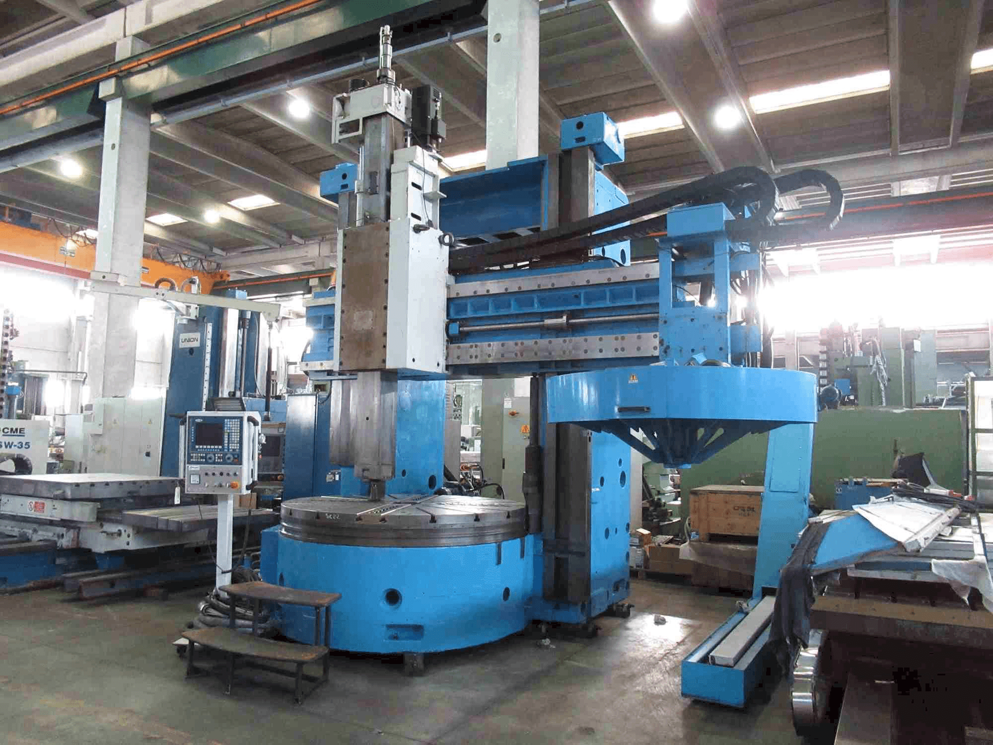 Čelní pohled na Titan SC 22 CNC stroj