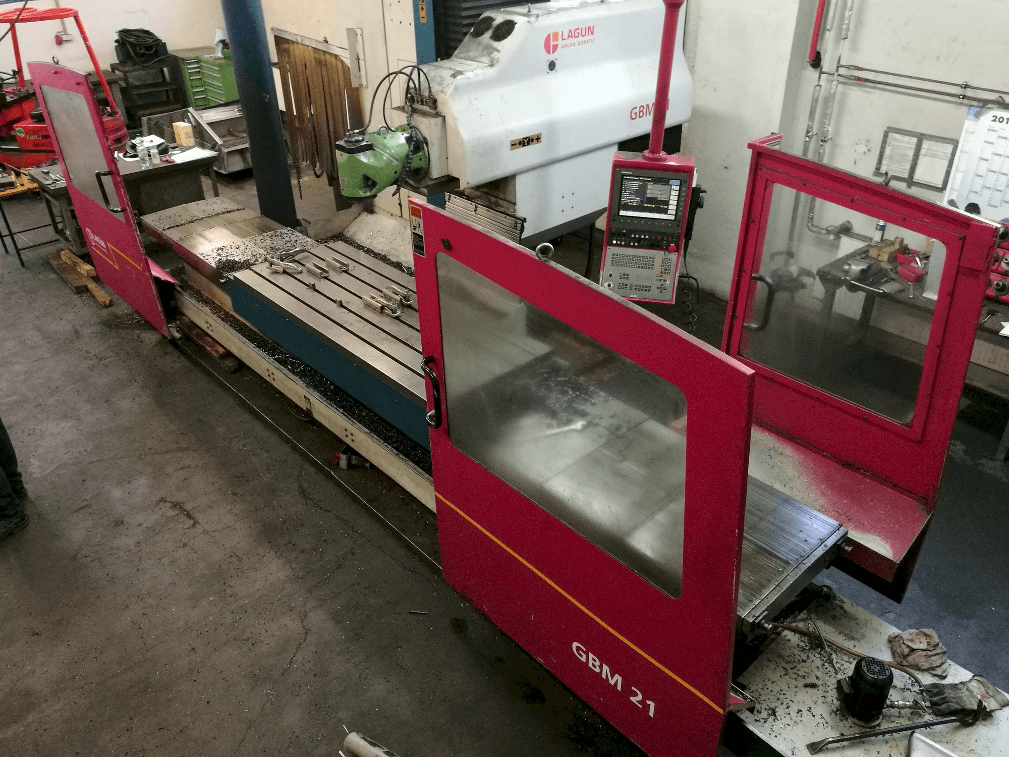 Čelní pohled na LAGUN GBM 21 stroj