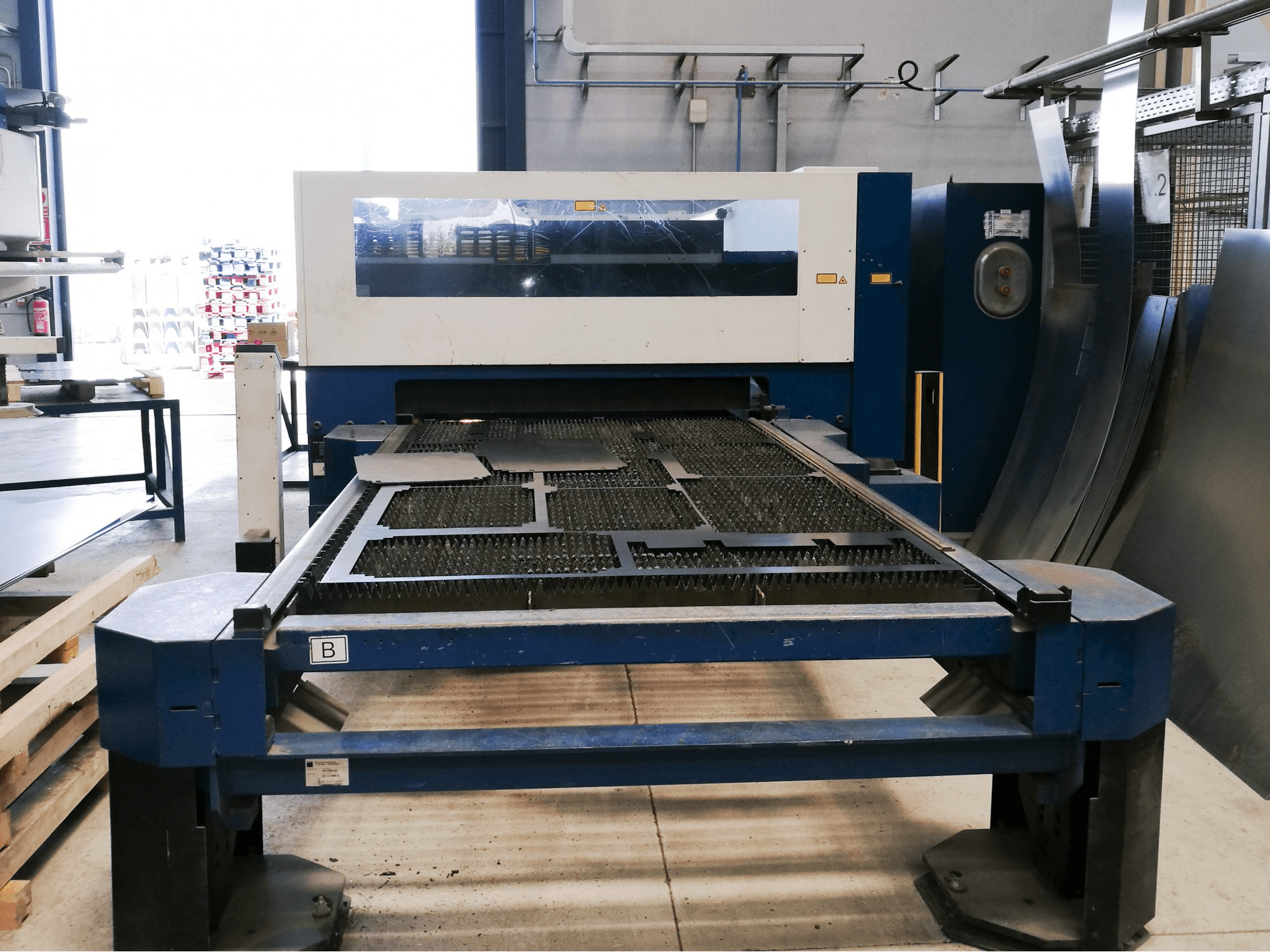 Čelní pohled na Trumpf TruLaser 3530 stroj