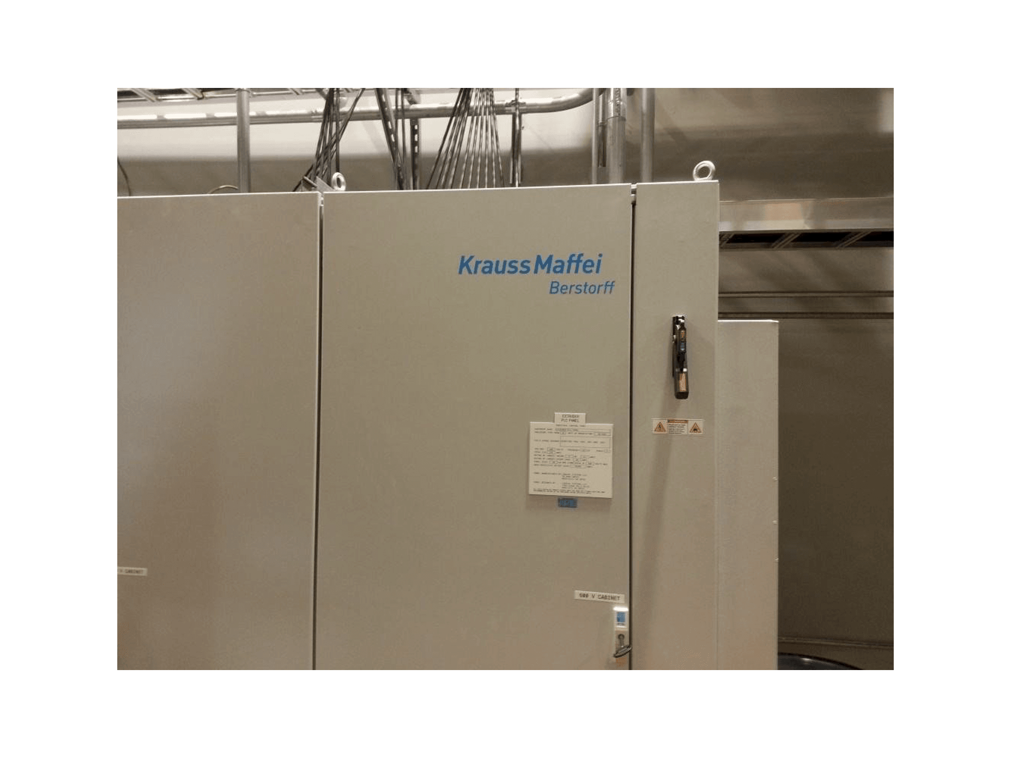 Čelní pohled na Krauss Maffei Berstorff Extrusion Line stroj